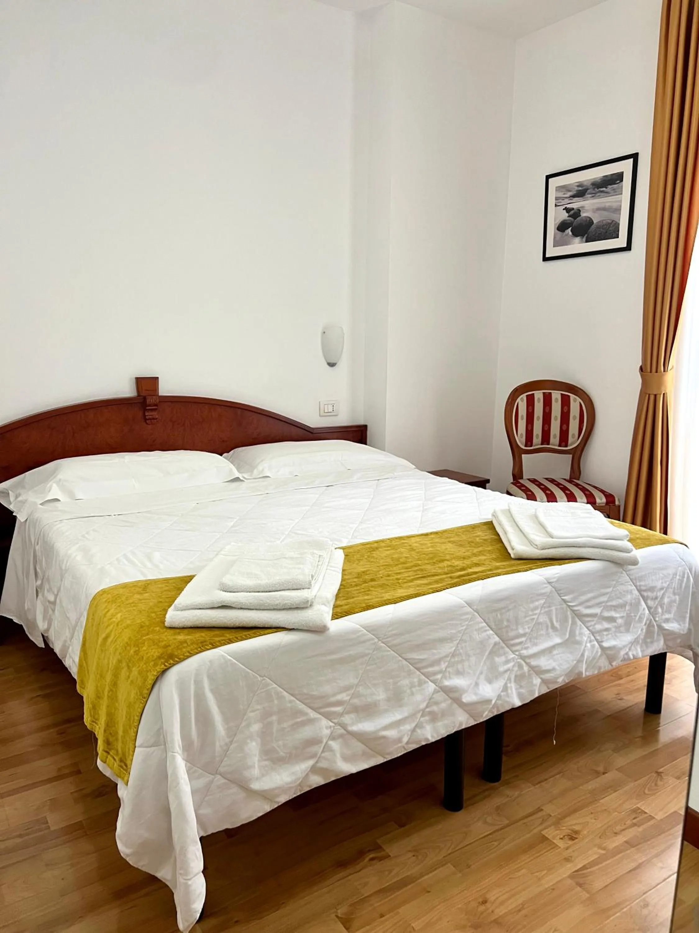 Bedroom, Bed in Hotel Joli