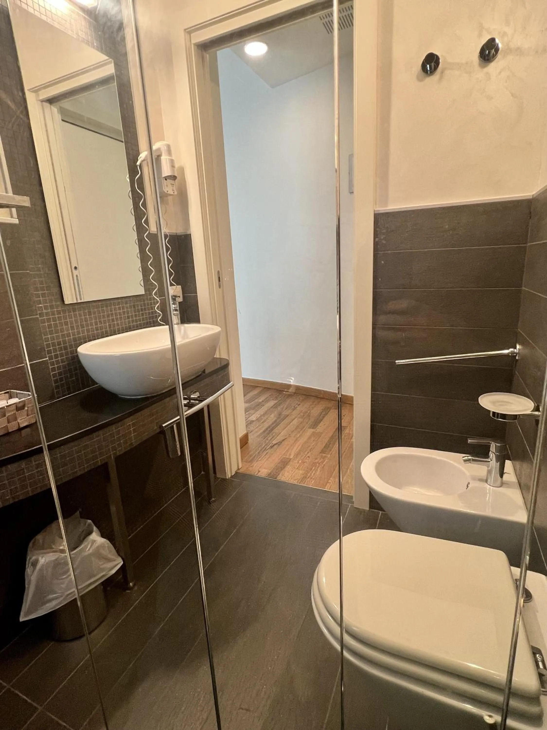 Bathroom in Hotel Joli