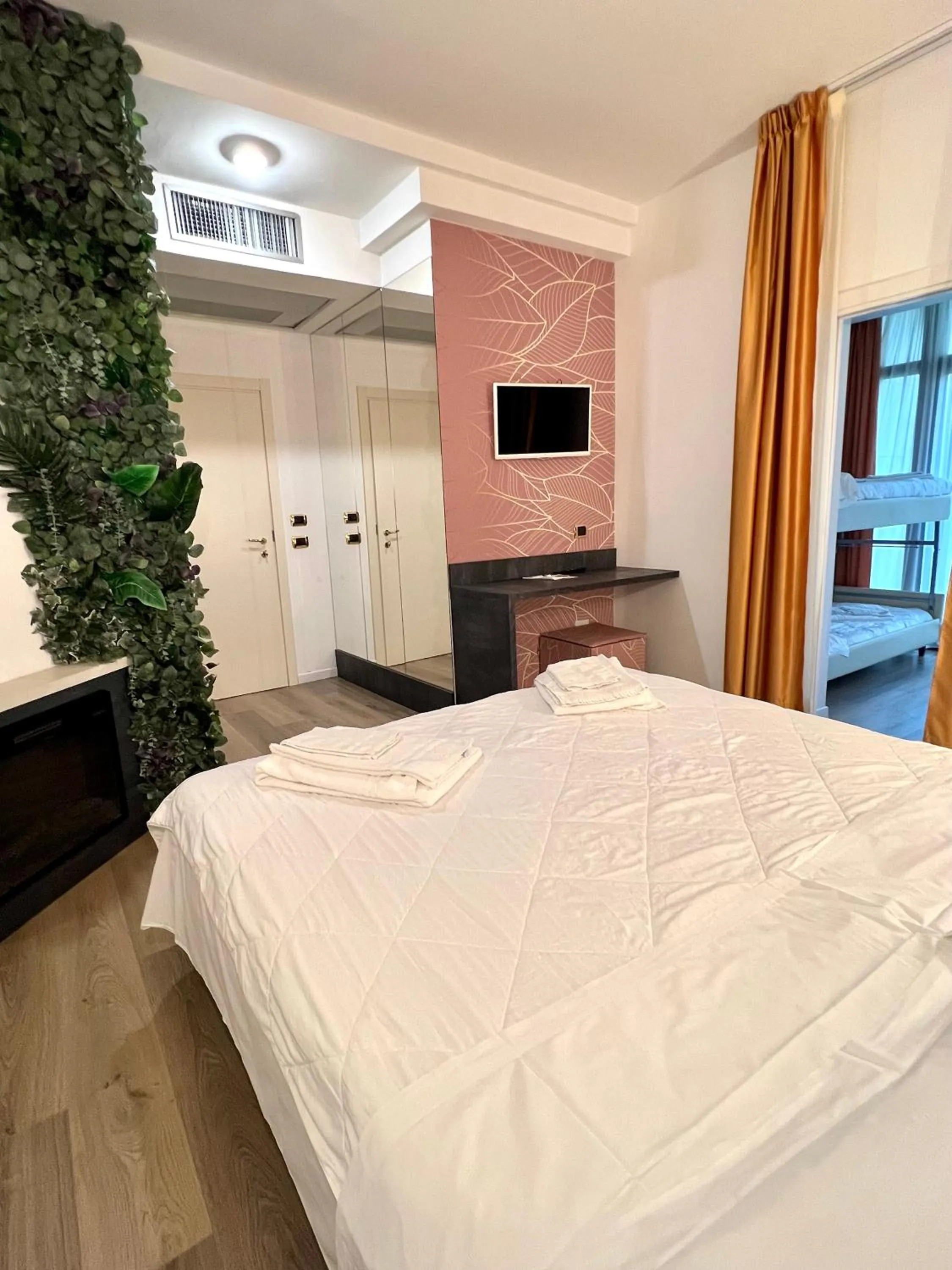 Bedroom, Bed in Hotel Joli