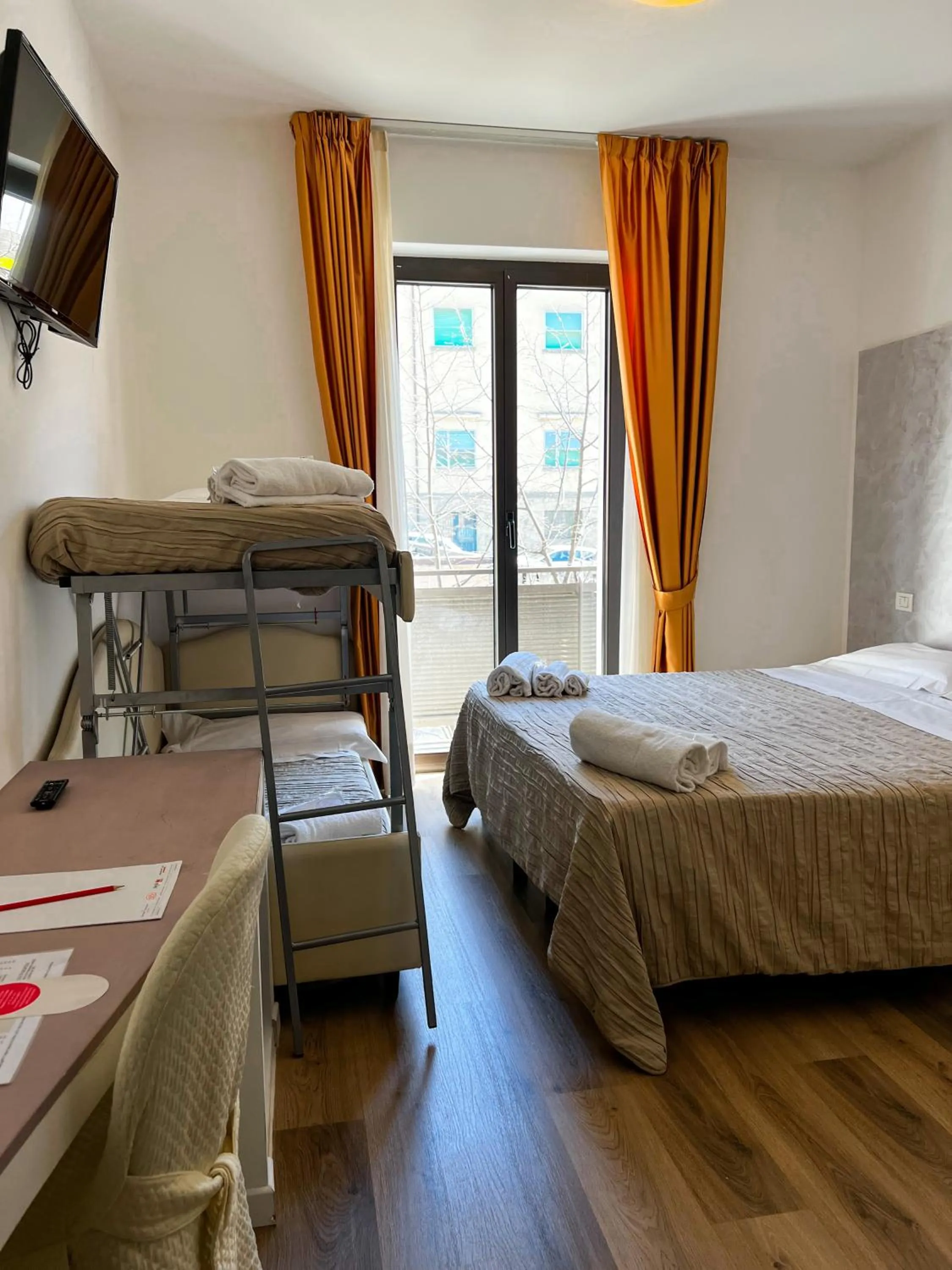 Bedroom, Bed in Hotel Joli