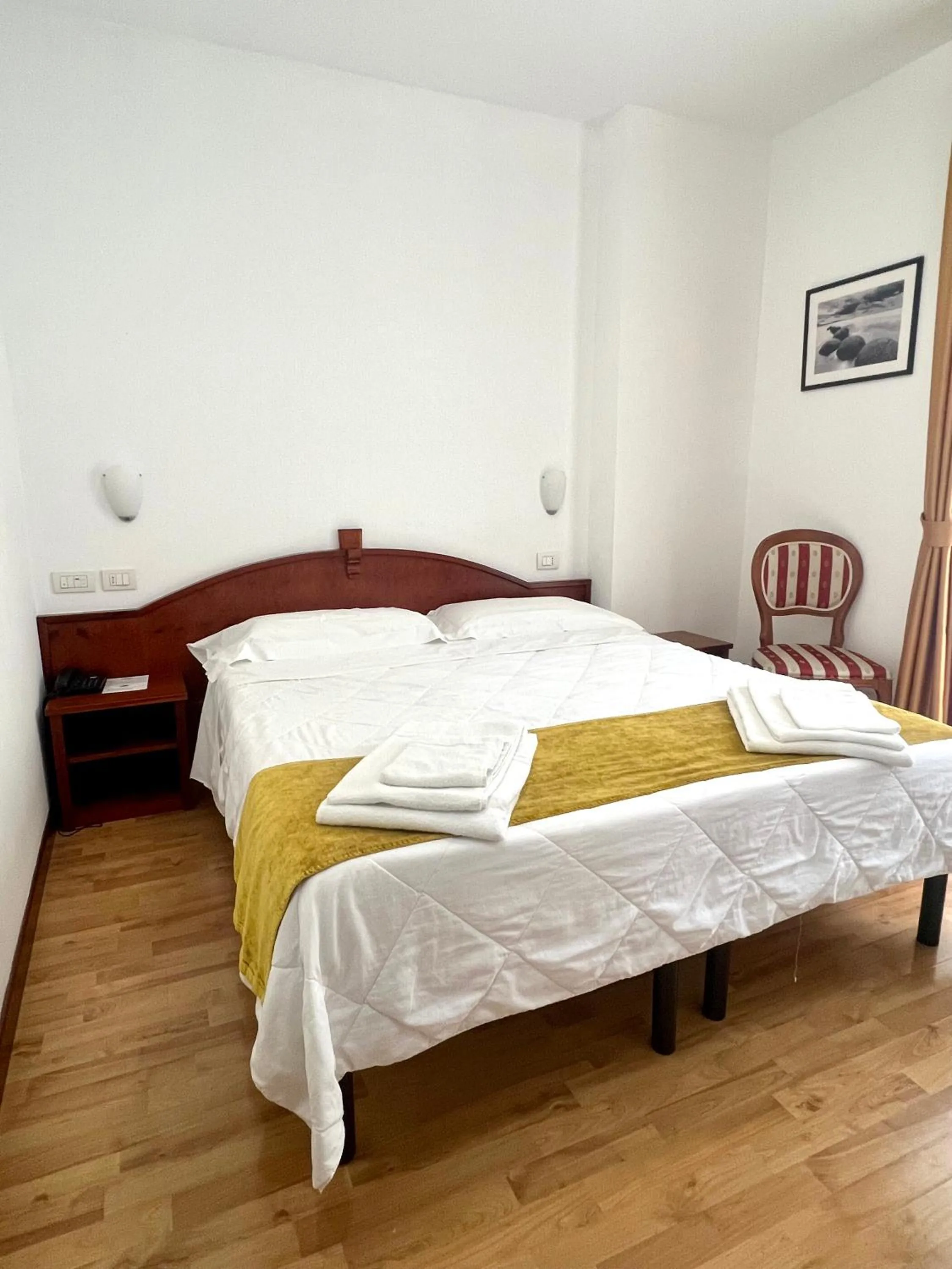 Bedroom, Bed in Hotel Joli