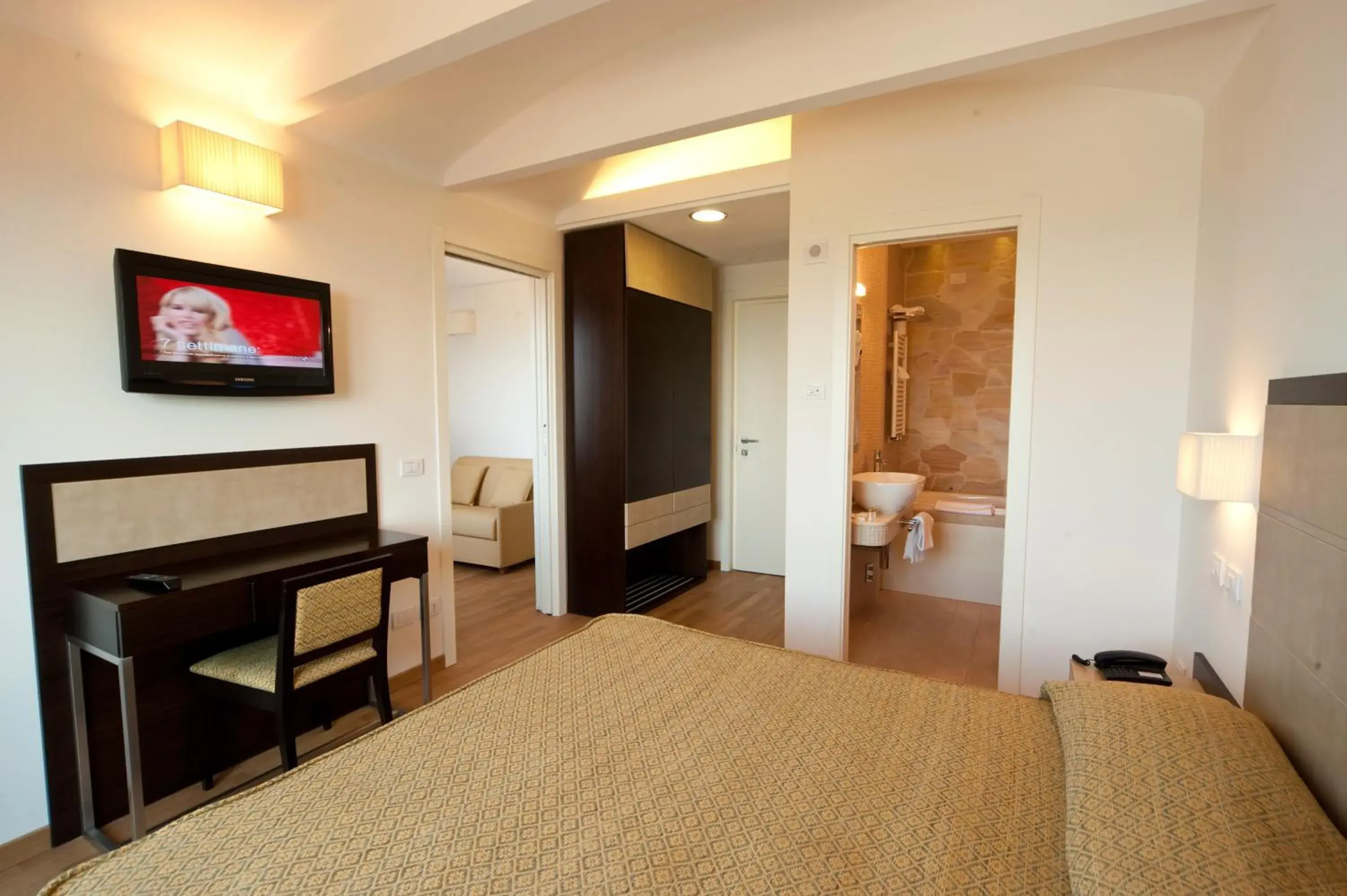 Bathroom, Bed in Hotel Joli Bathroom, Bed in Hotel Joli