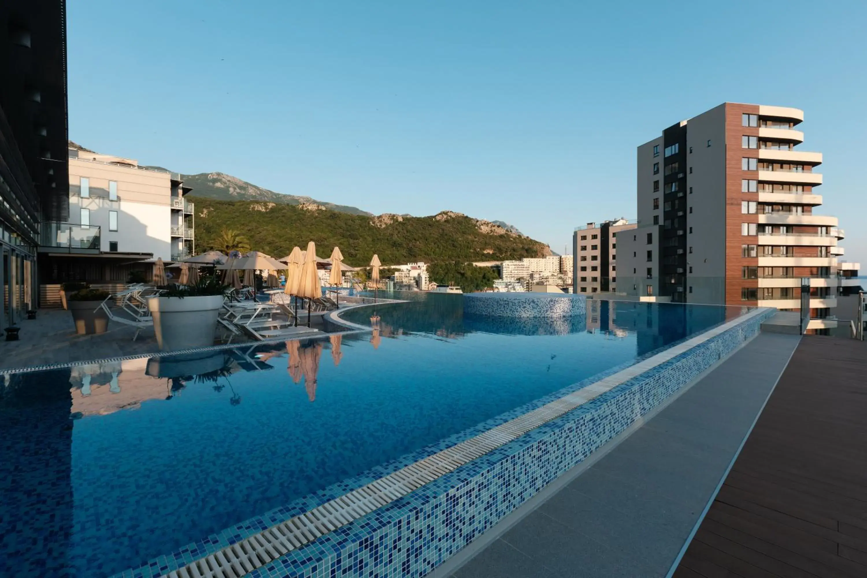 Swimming pool in Eurostars Queen of Montenegro Swimming pool in Eurostars Queen of Montenegro