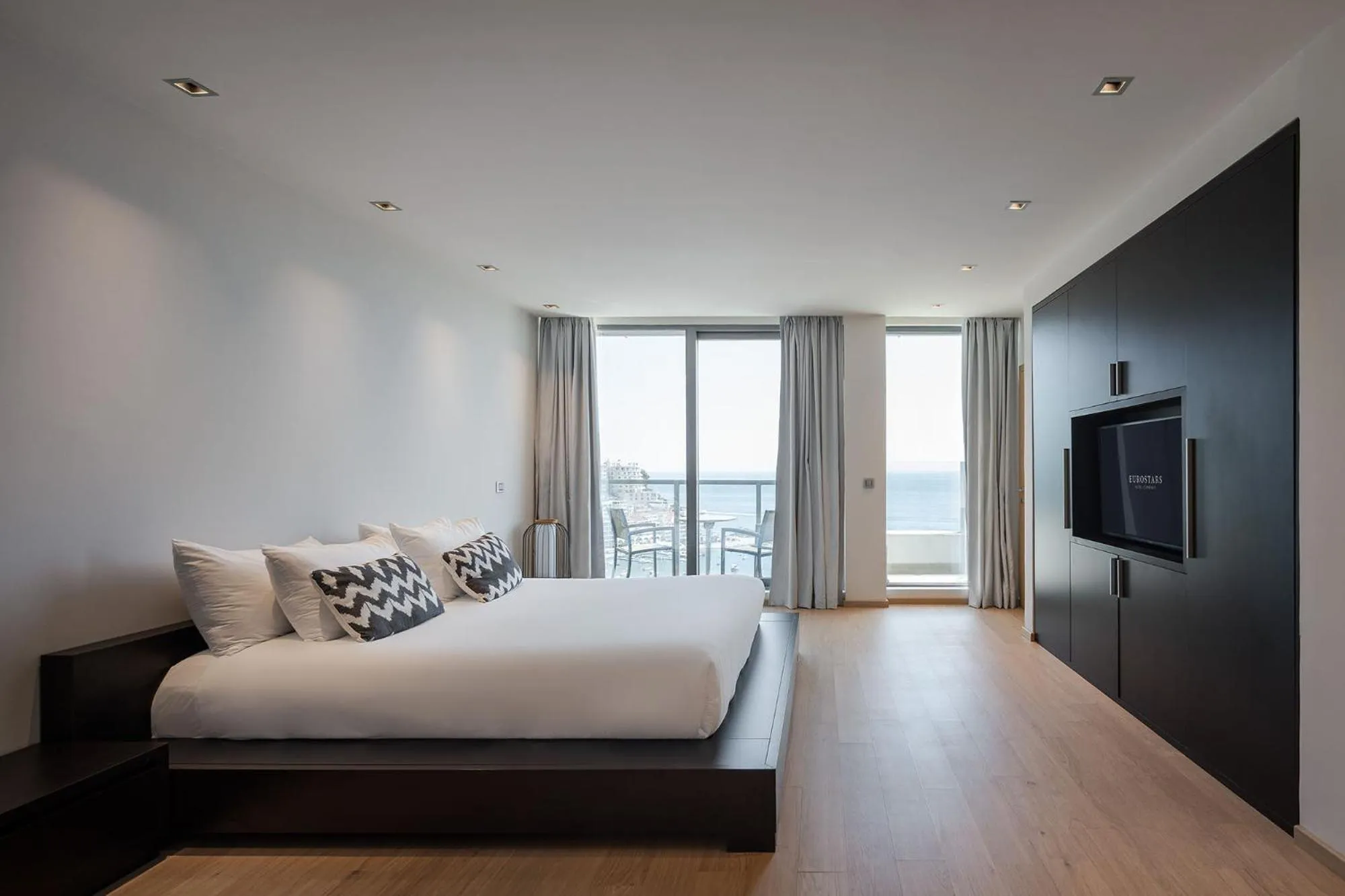 Bed in Eurostars Queen of Montenegro