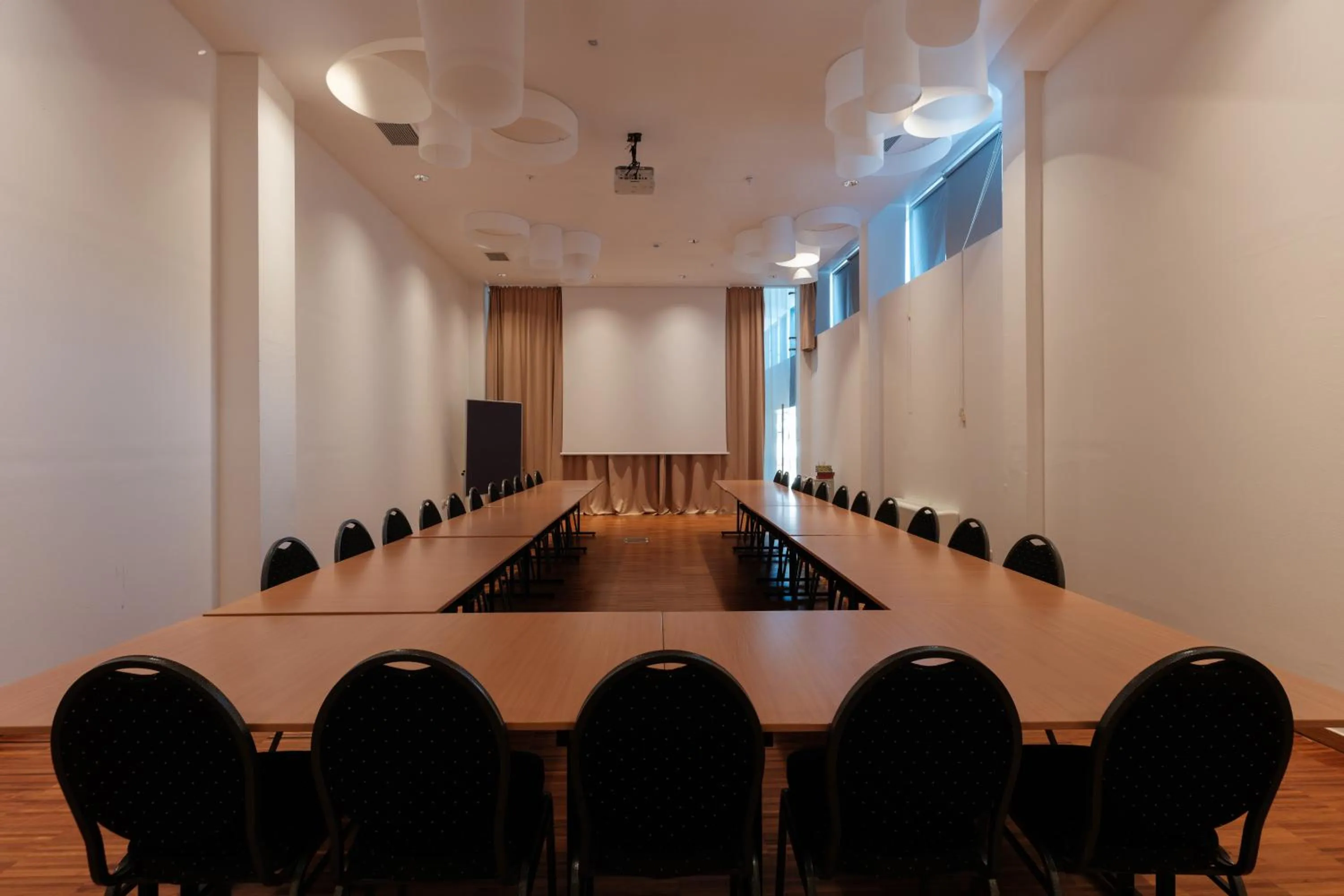 Meeting/conference room in Eurostars Queen of Montenegro