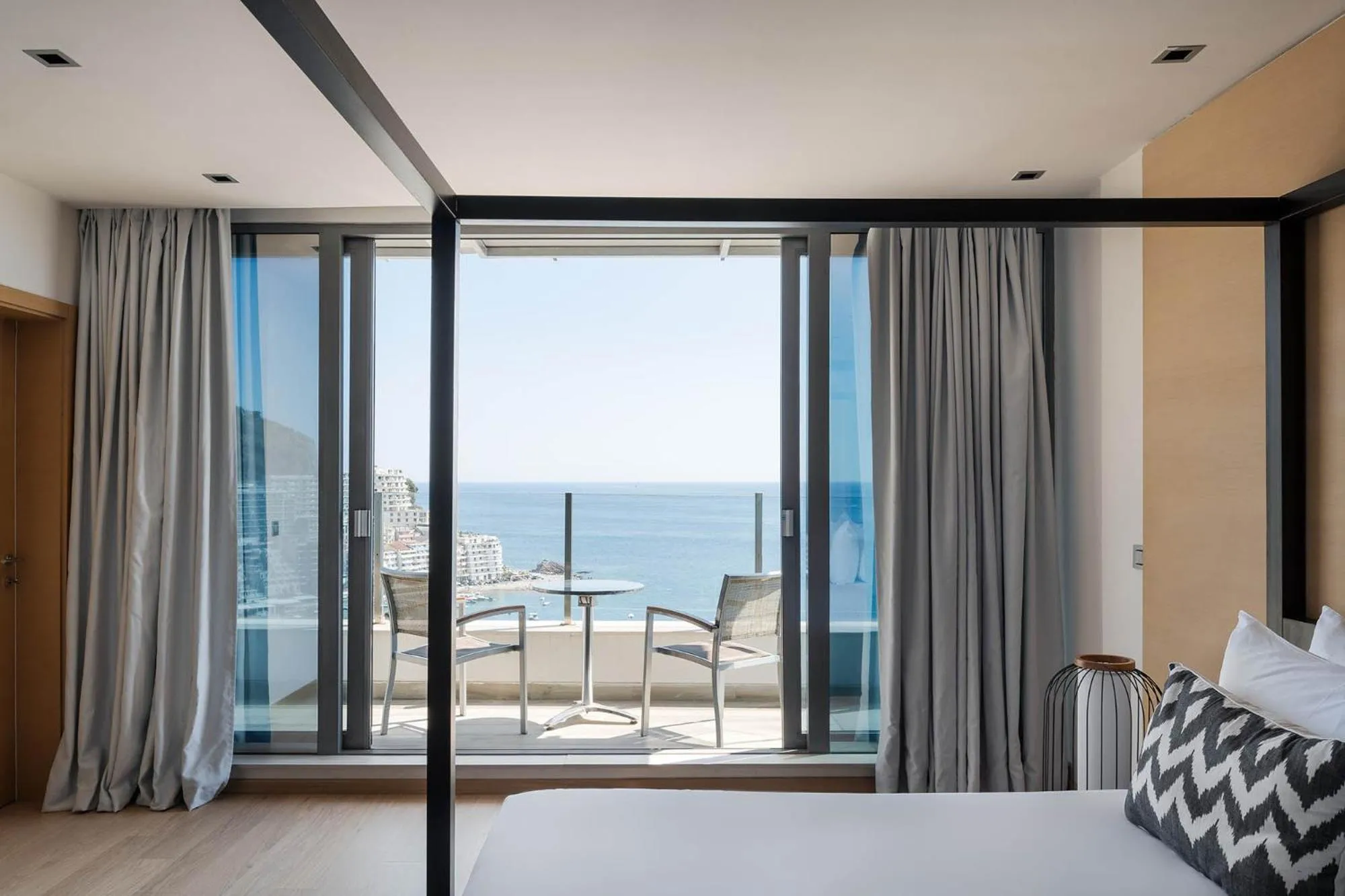 View (from property/room), Bed in Eurostars Queen of Montenegro