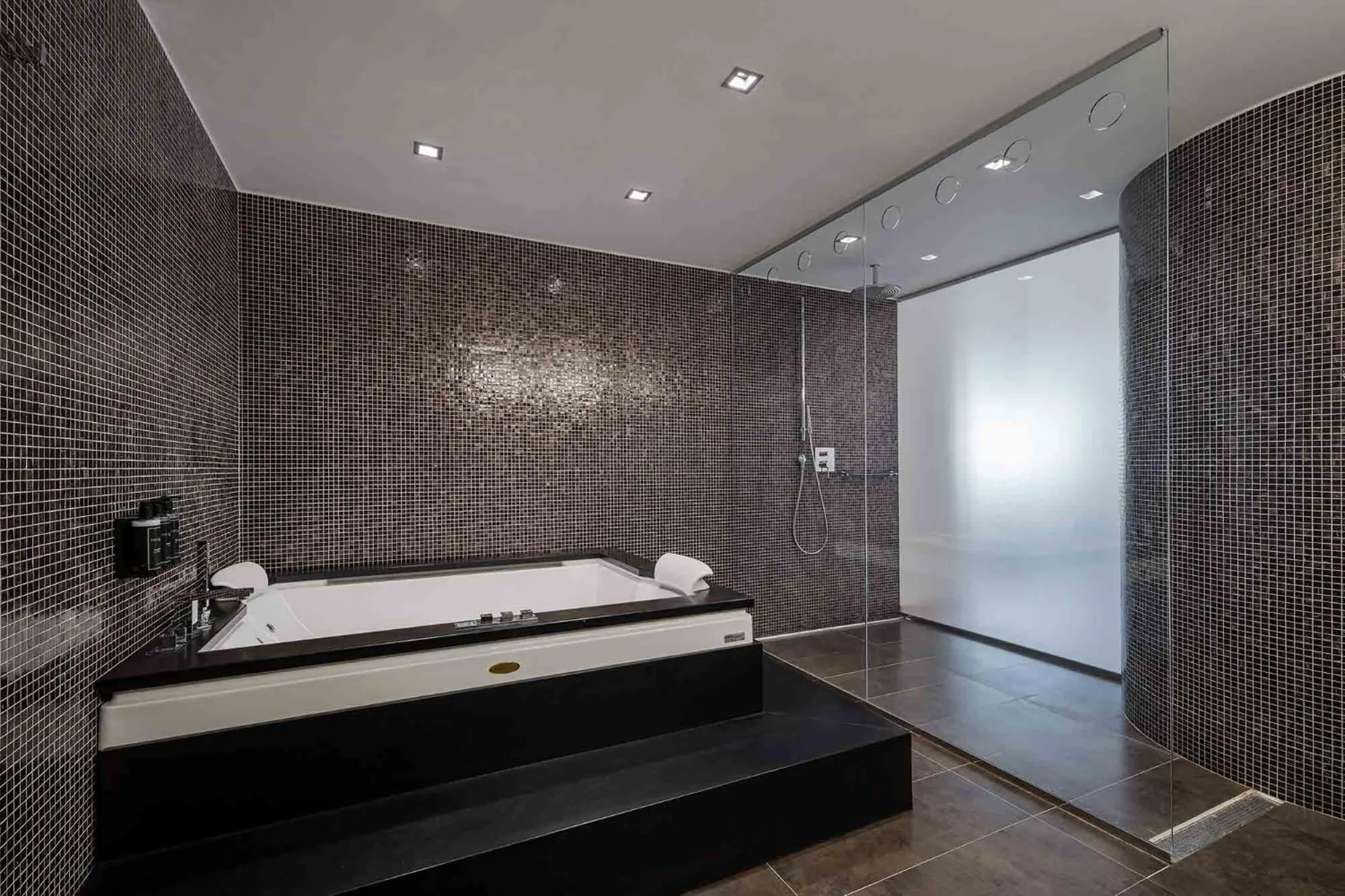 Bathroom, Bed in Eurostars Queen of Montenegro