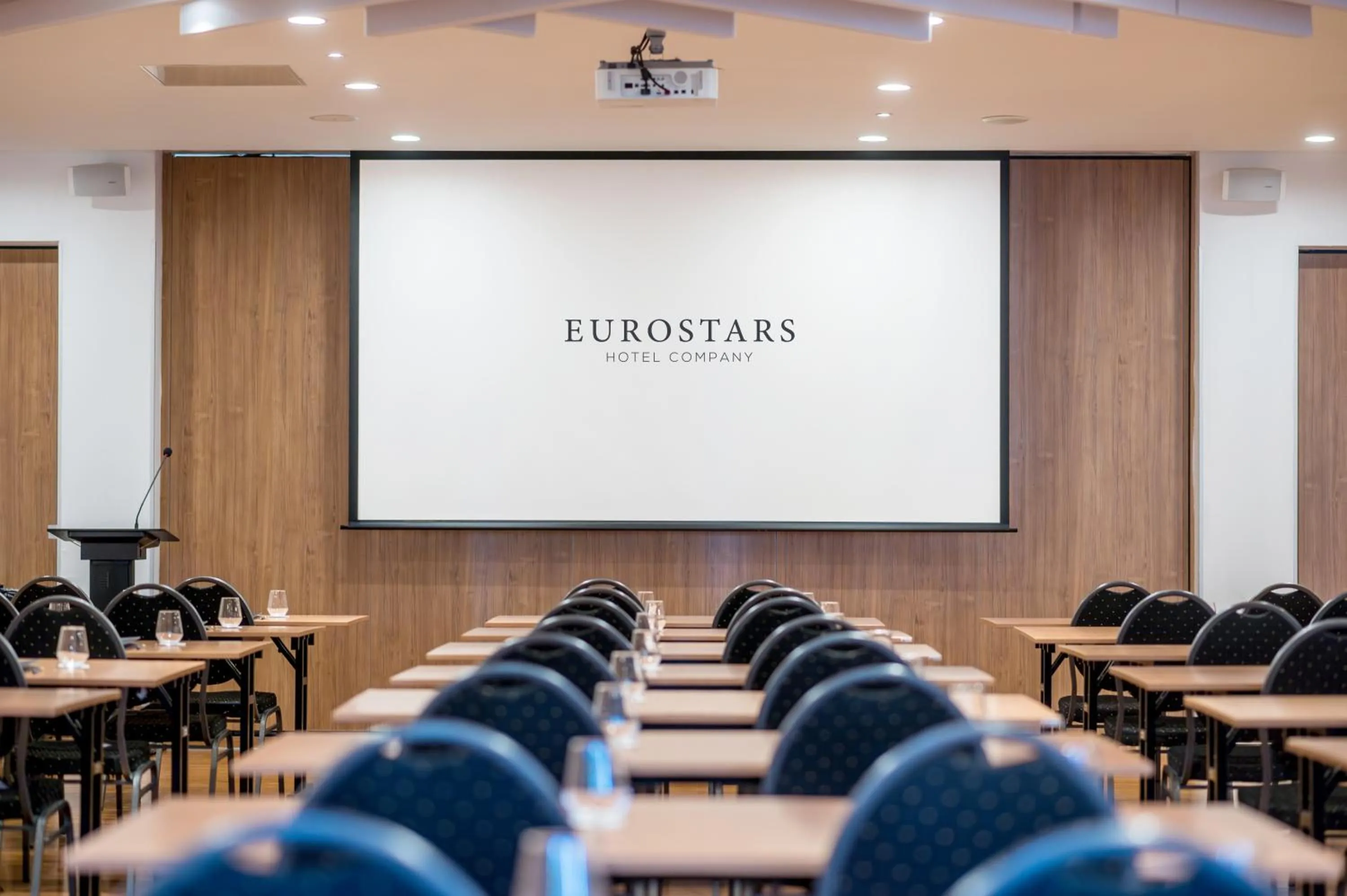Meeting/conference room in Eurostars Queen of Montenegro