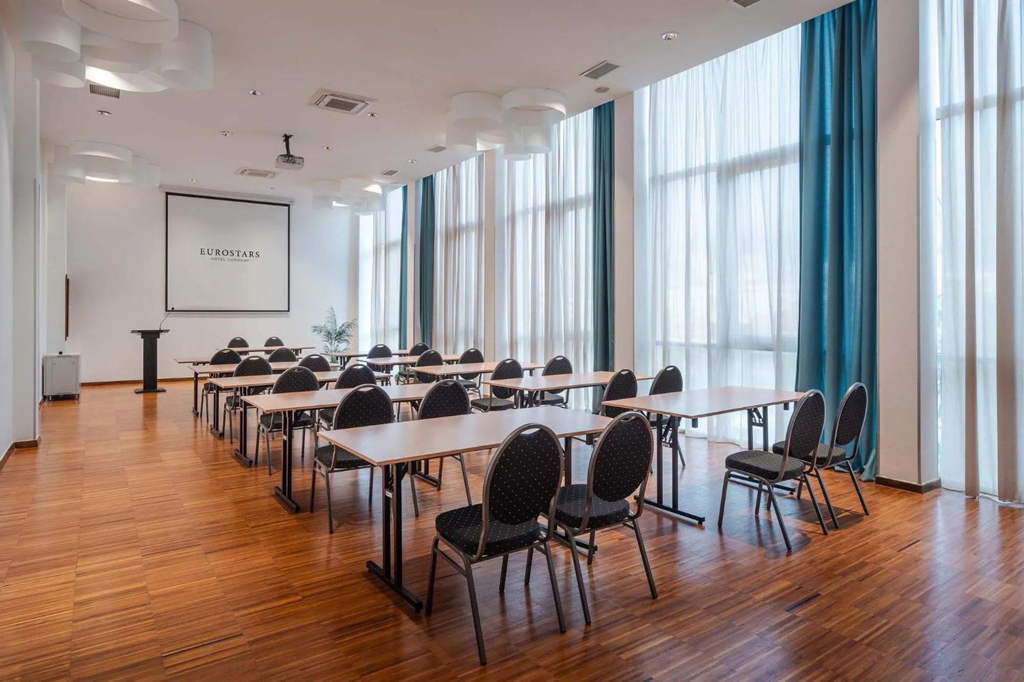 Meeting/conference room in Eurostars Queen of Montenegro