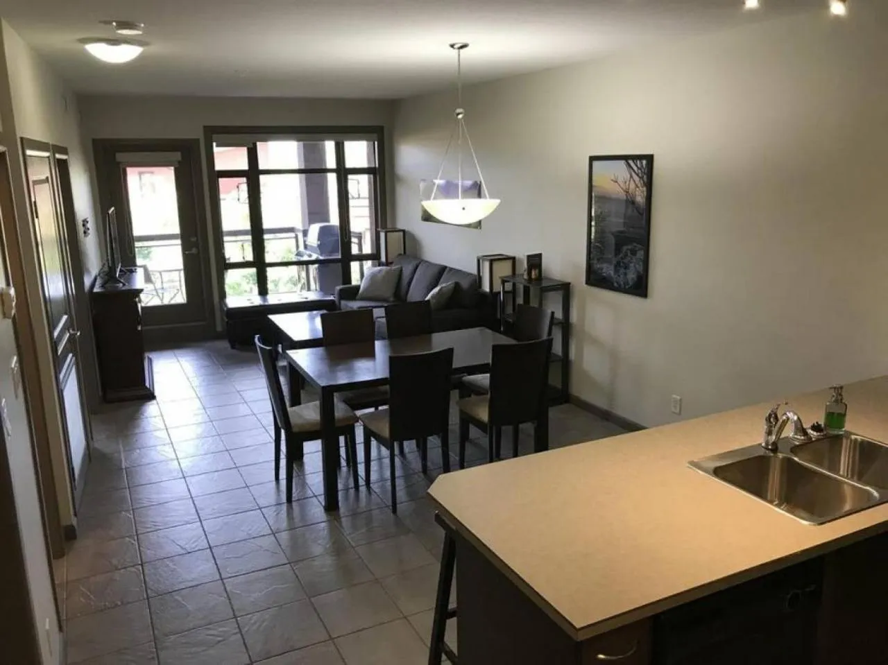 Upper Floor w Courtyard View 550