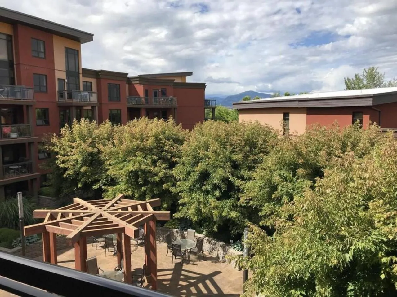 Upper Floor w Courtyard View 550