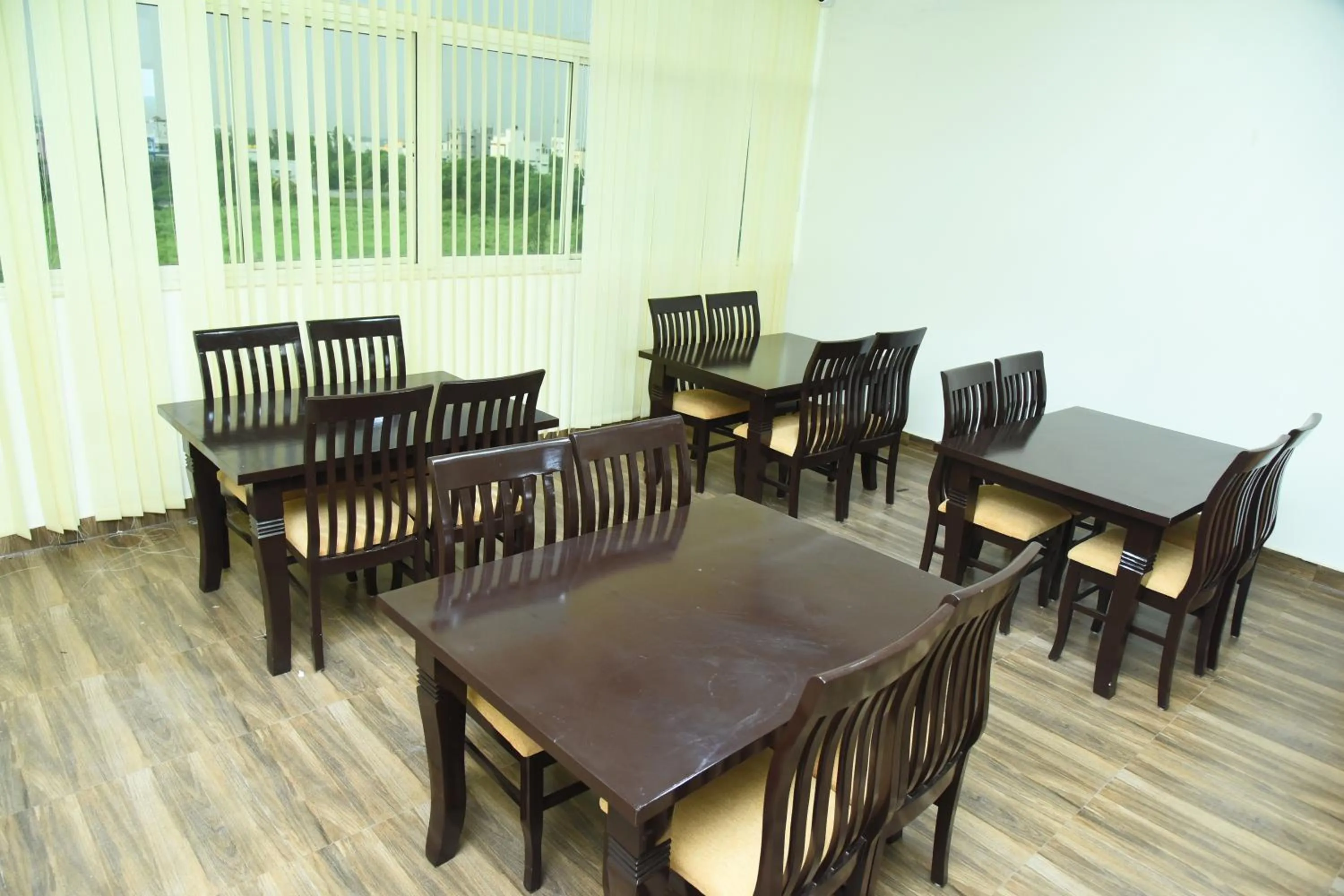 Restaurant/places to eat in Spectra Hotel Bangalore Airport