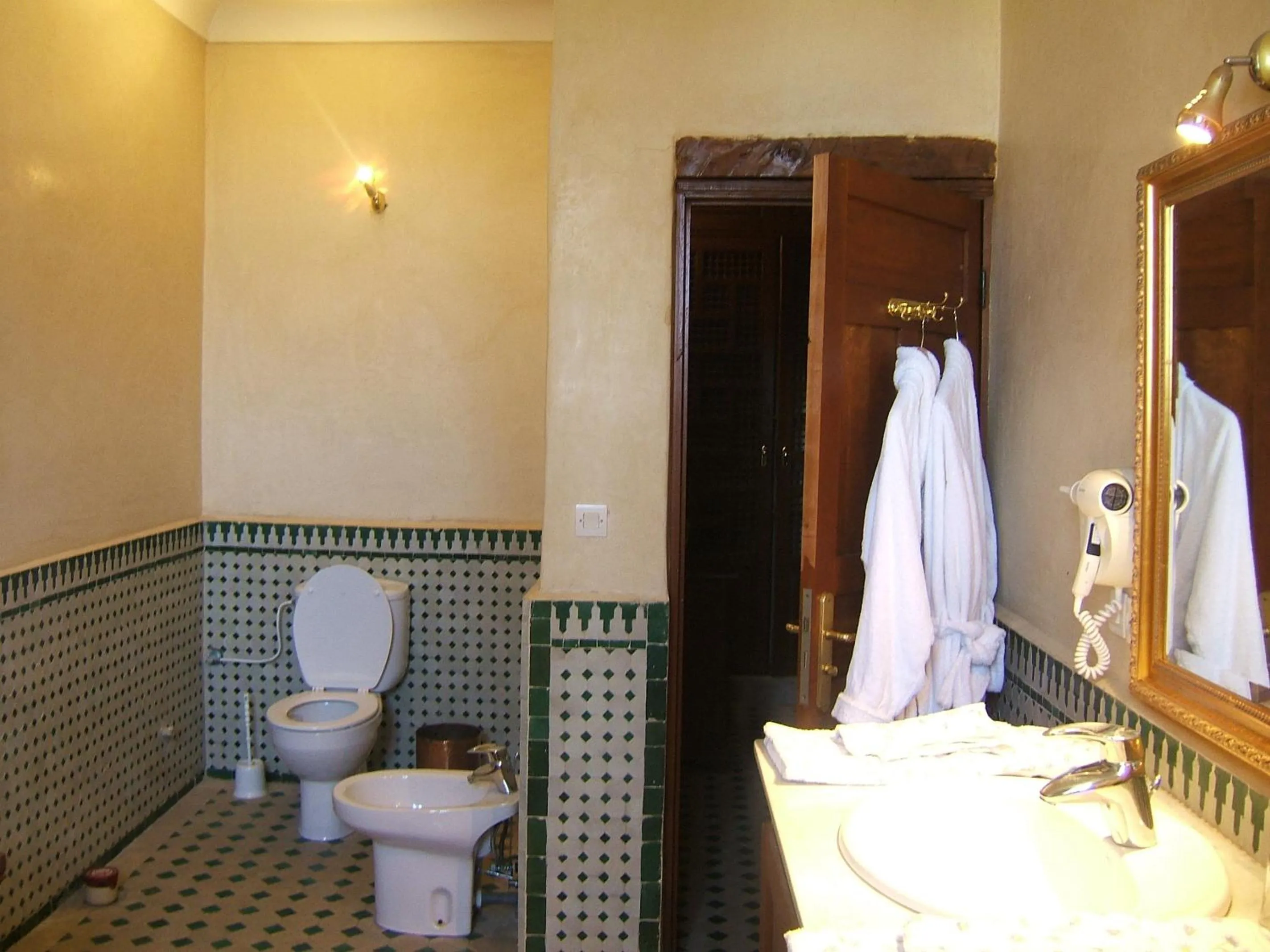 Toilet in Riad Damia Suite & Spa