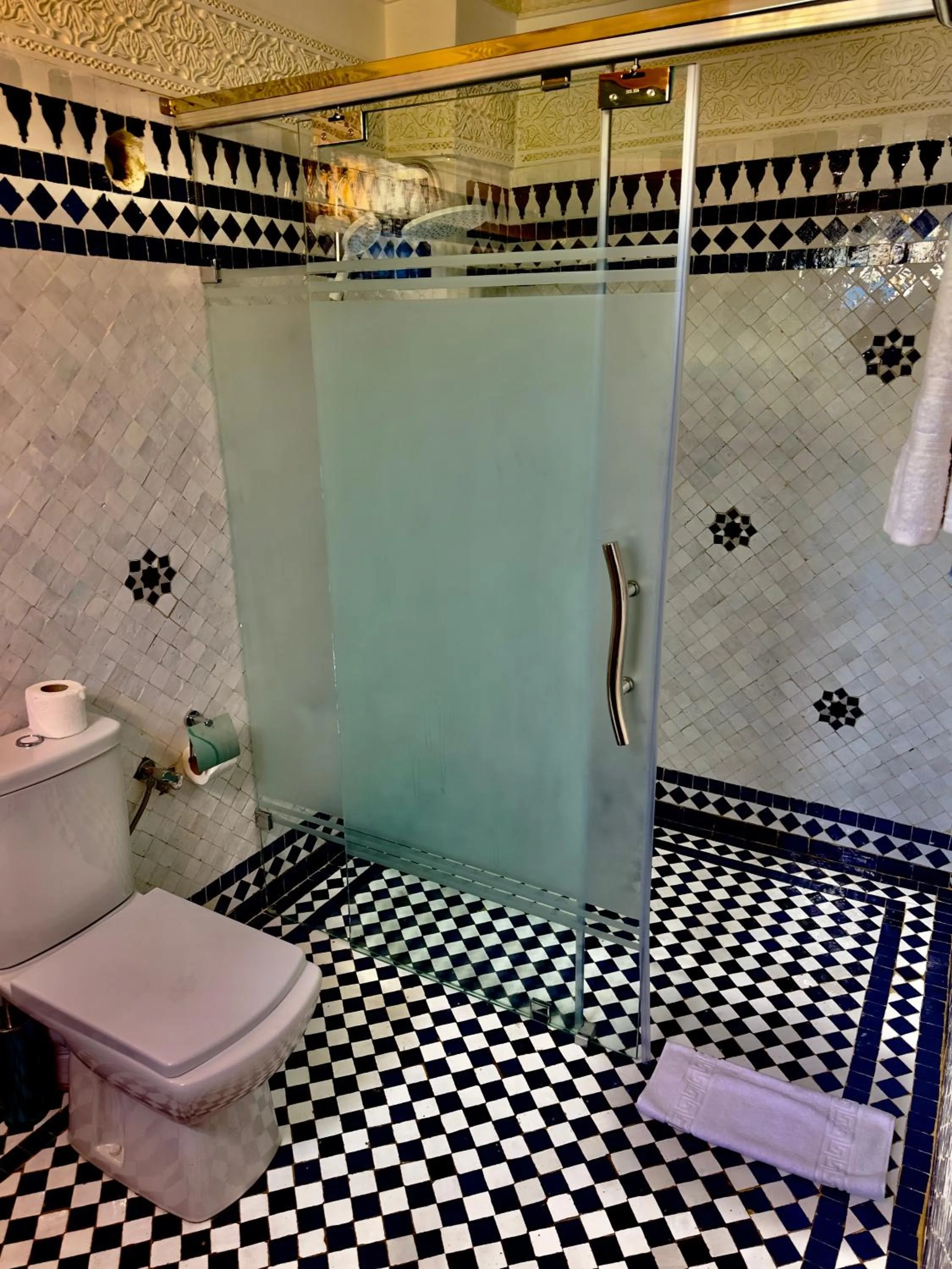 Toilet in Riad Damia Suite & Spa