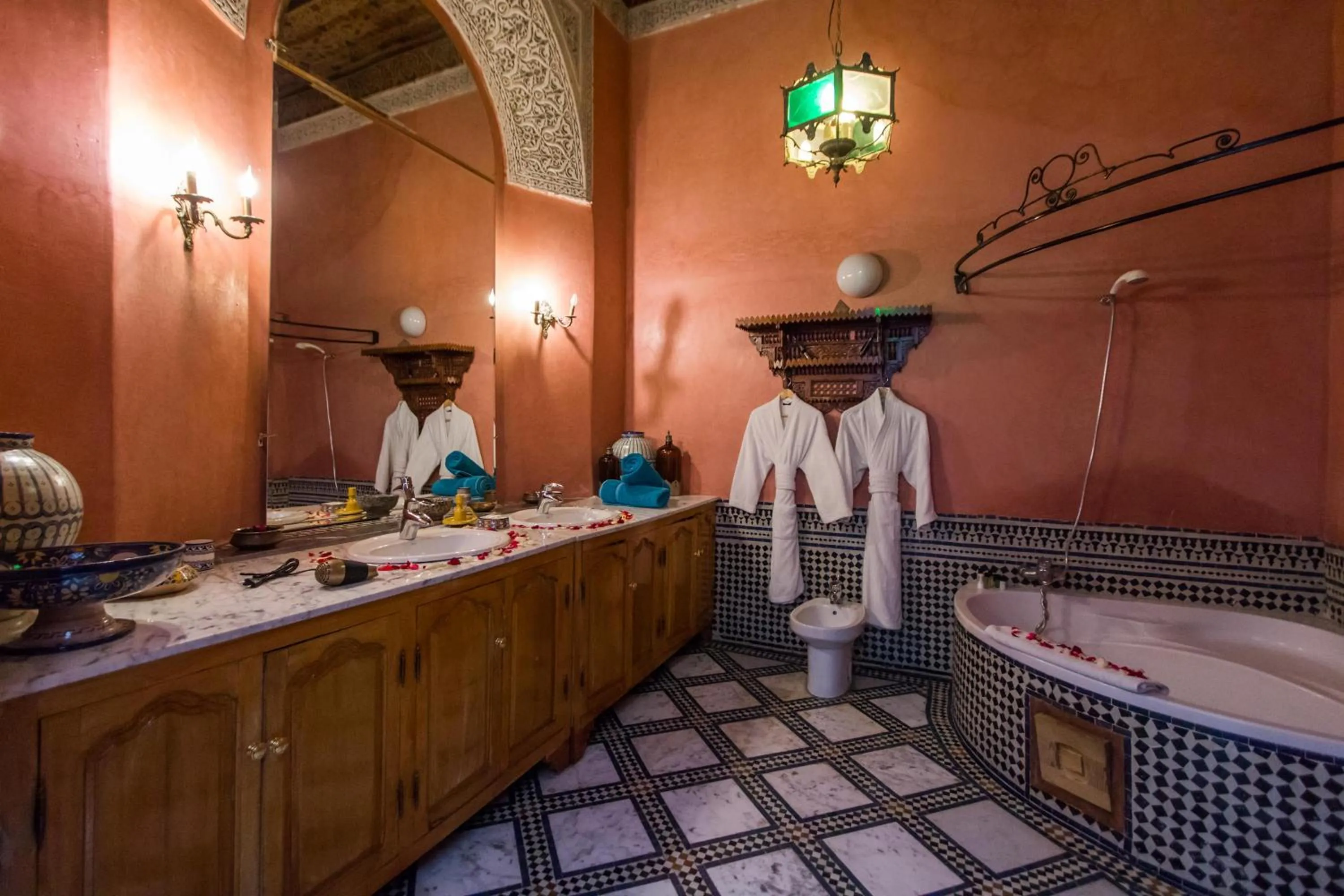 Toilet in Riad Damia Suite & Spa