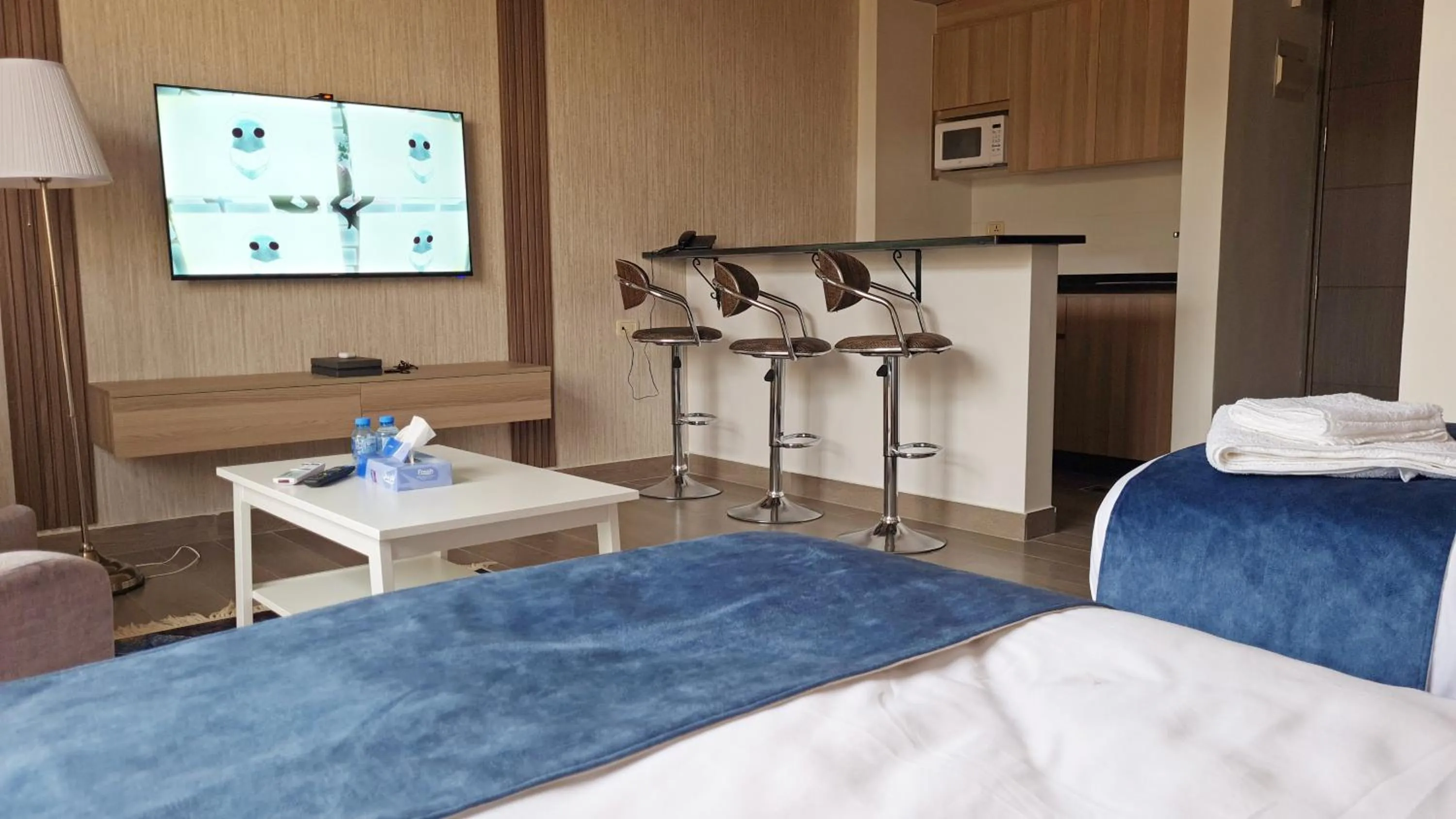 Kitchen or kitchenette, Bed in Red Carpet Hotel & Suites