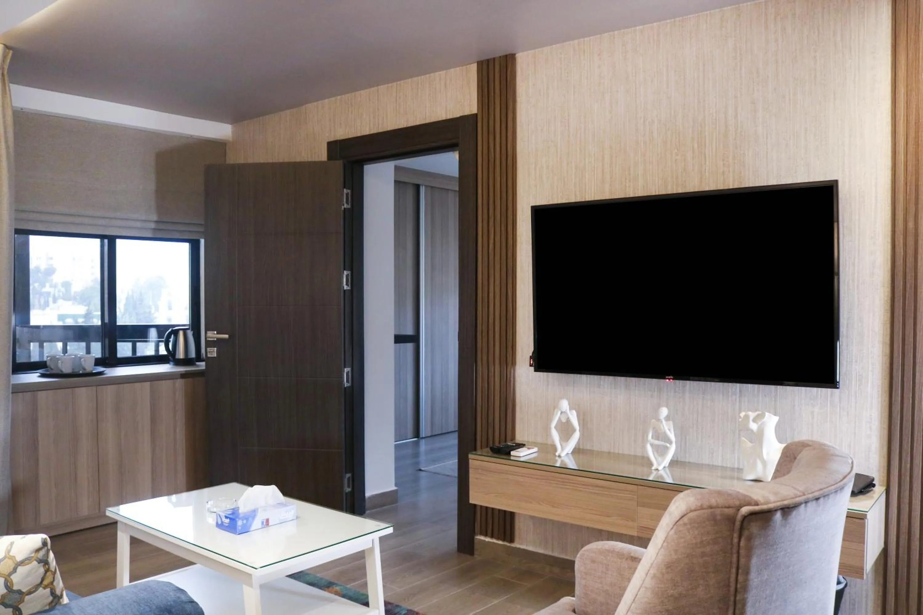 TV and multimedia in Red Carpet Hotel & Suites