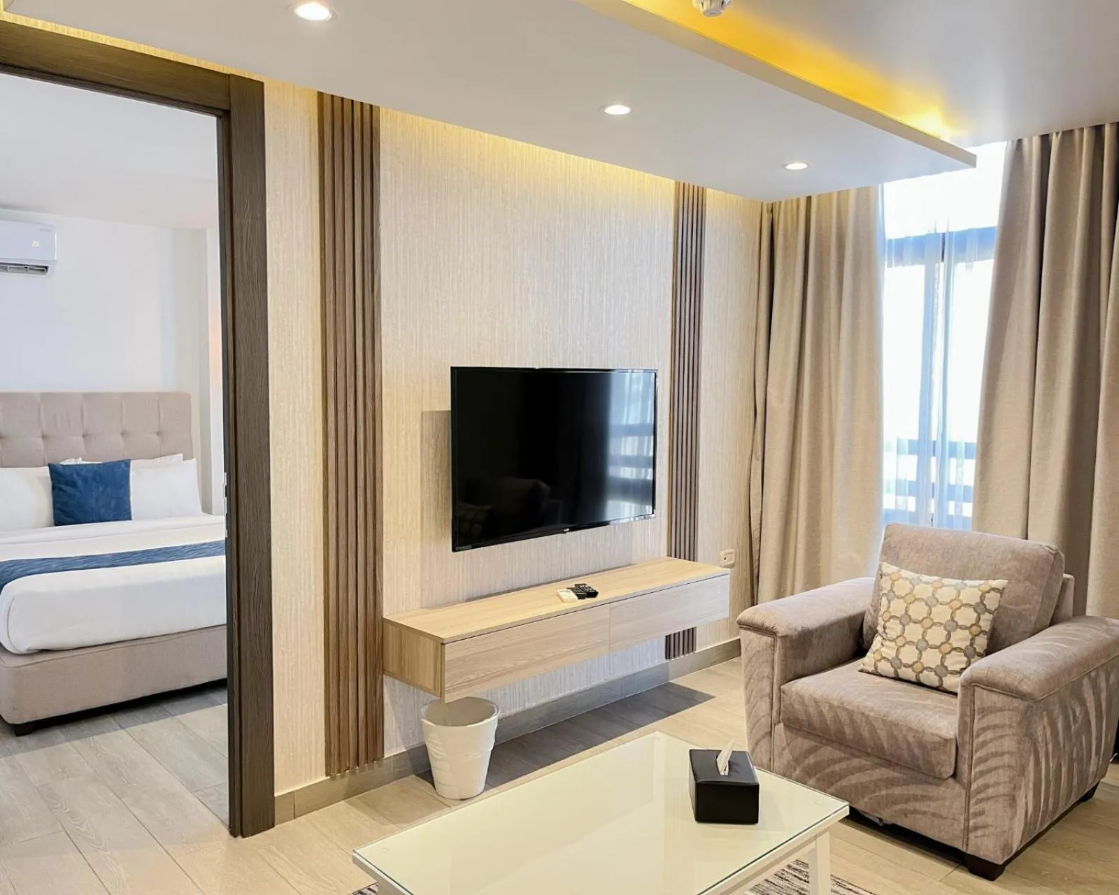 Bedroom, Bed in Red Carpet Hotel & Suites