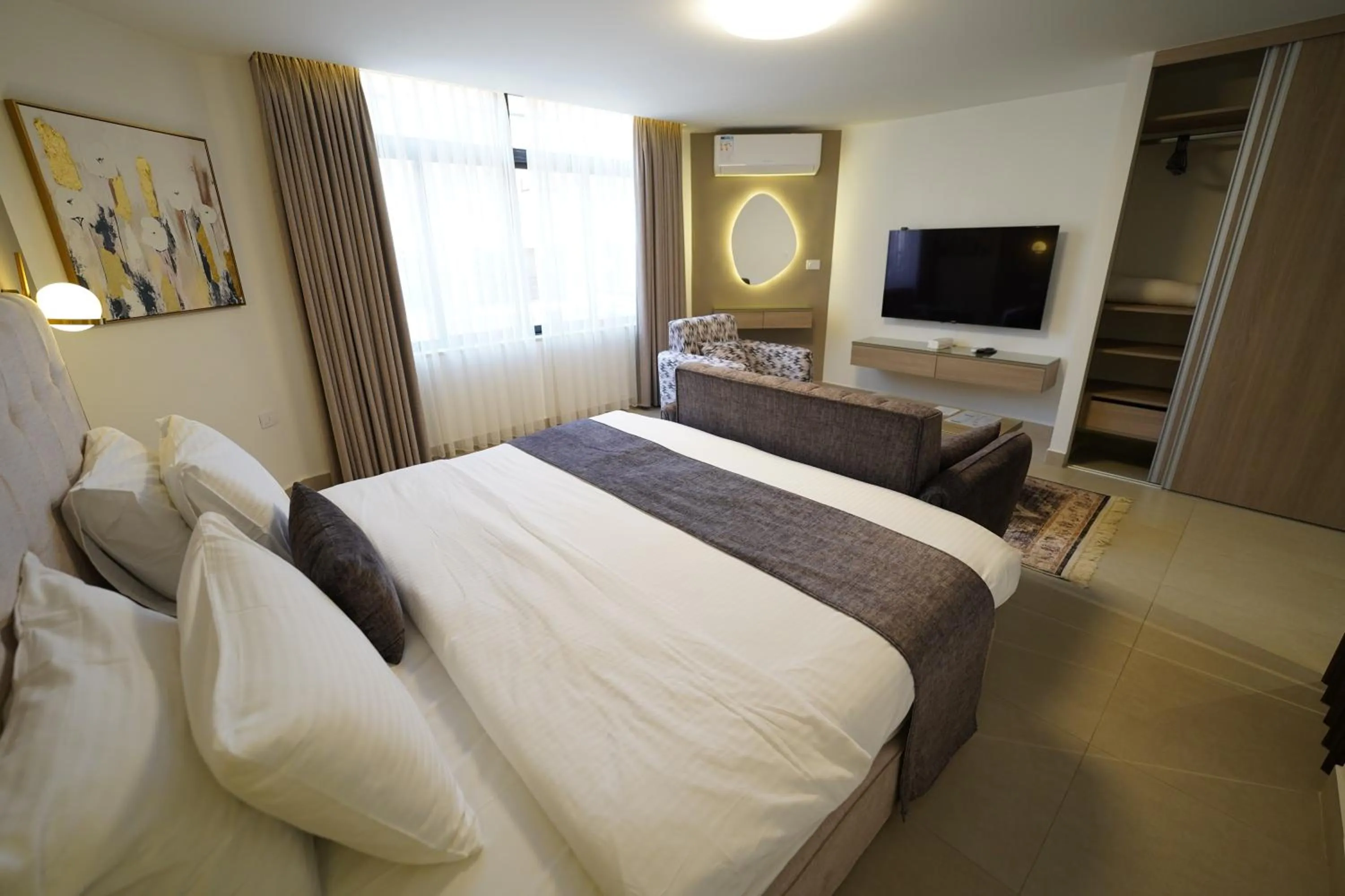 Seating area, Bed in Red Carpet Hotel & Suites