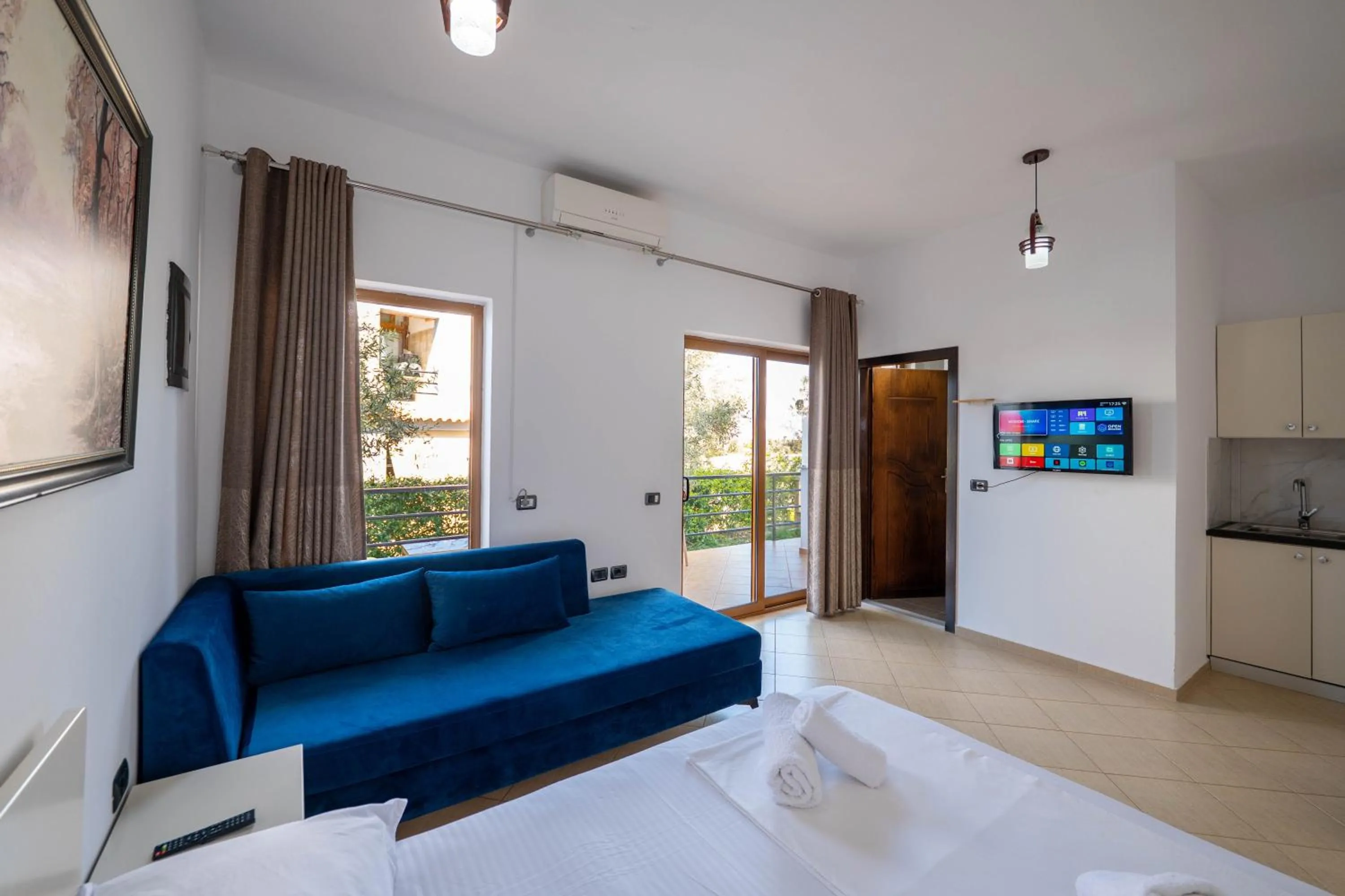 Deluxe Double Studio - single occupancy in Ergys Apartments