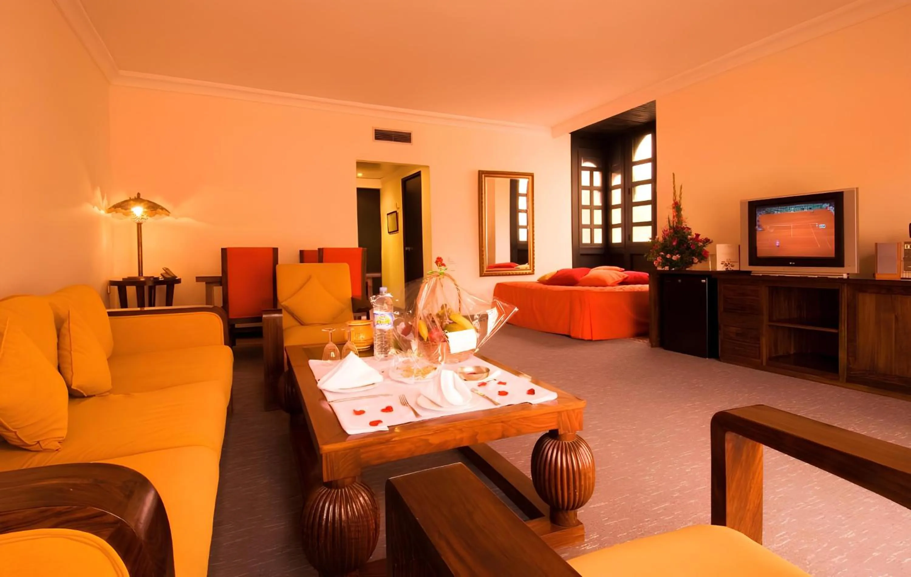 Living room in Hôtel Le Semiramis Marrakech by Bravia Hotels