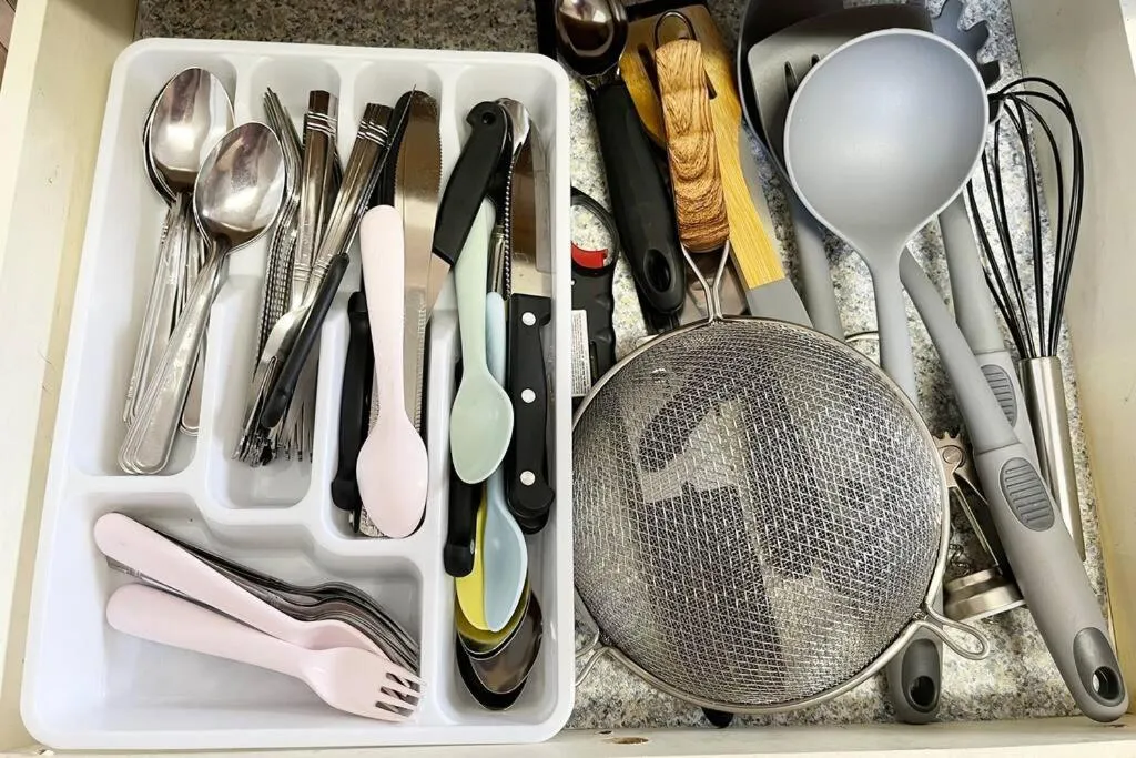 Kitchen or kitchenette in Amazing & cozy Duplex near Zoo Miami !