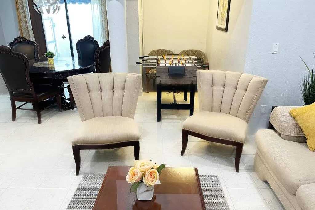 Living room in Amazing & cozy Duplex near Zoo Miami !