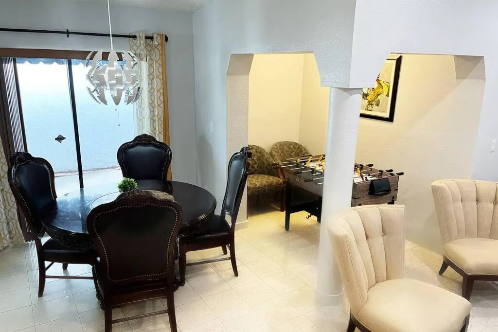 Living room in Amazing & cozy Duplex near Zoo Miami !