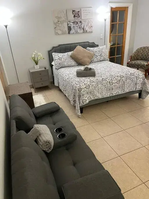 Bedroom, Bed in Amazing & cozy Duplex near Zoo Miami ! Bedroom, Bed in Amazing & cozy Duplex near Zoo Miami !