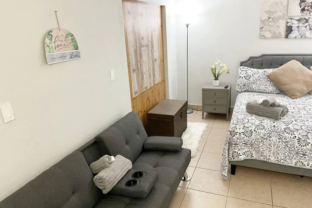 Bedroom, Bed in Amazing & cozy Duplex near Zoo Miami !