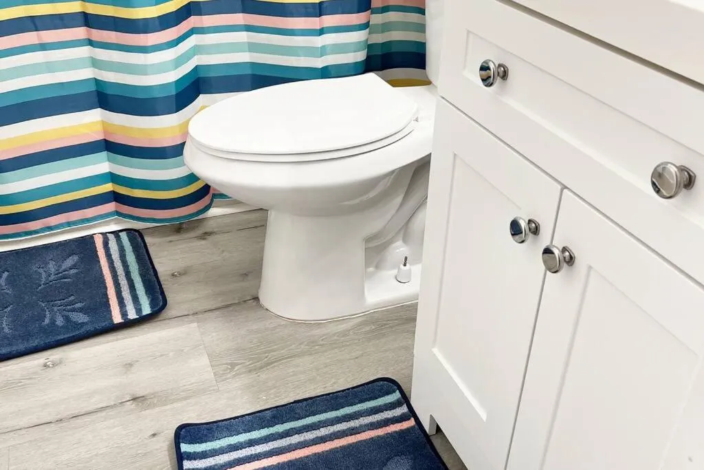 Bathroom in Amazing & cozy Duplex near Zoo Miami !