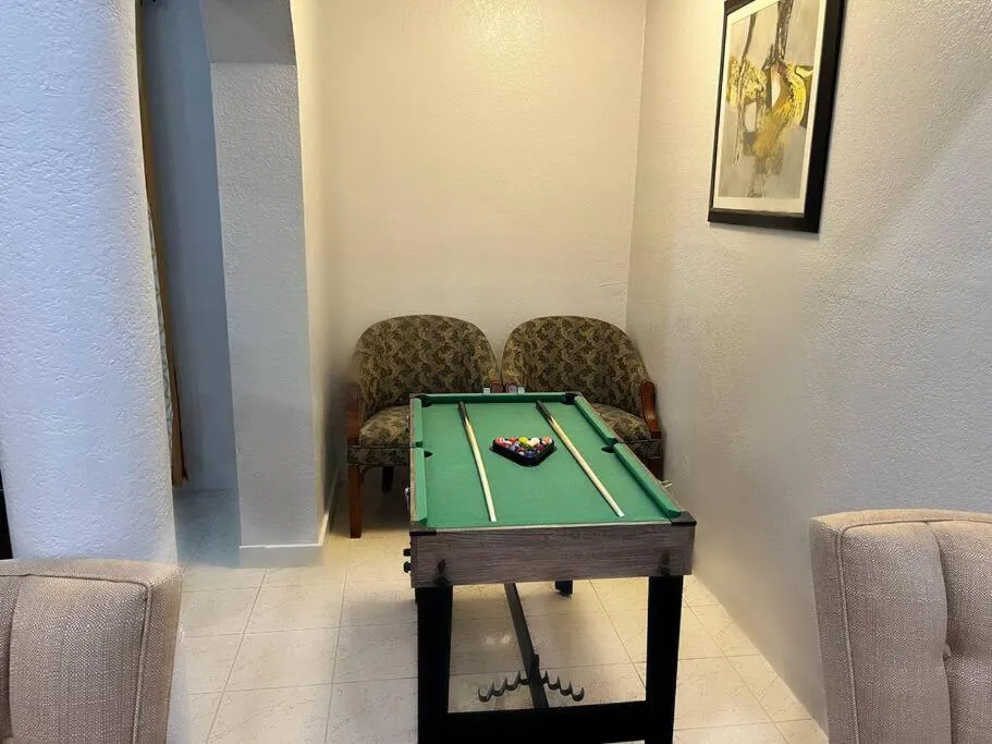Billiard in Amazing & cozy Duplex near Zoo Miami !