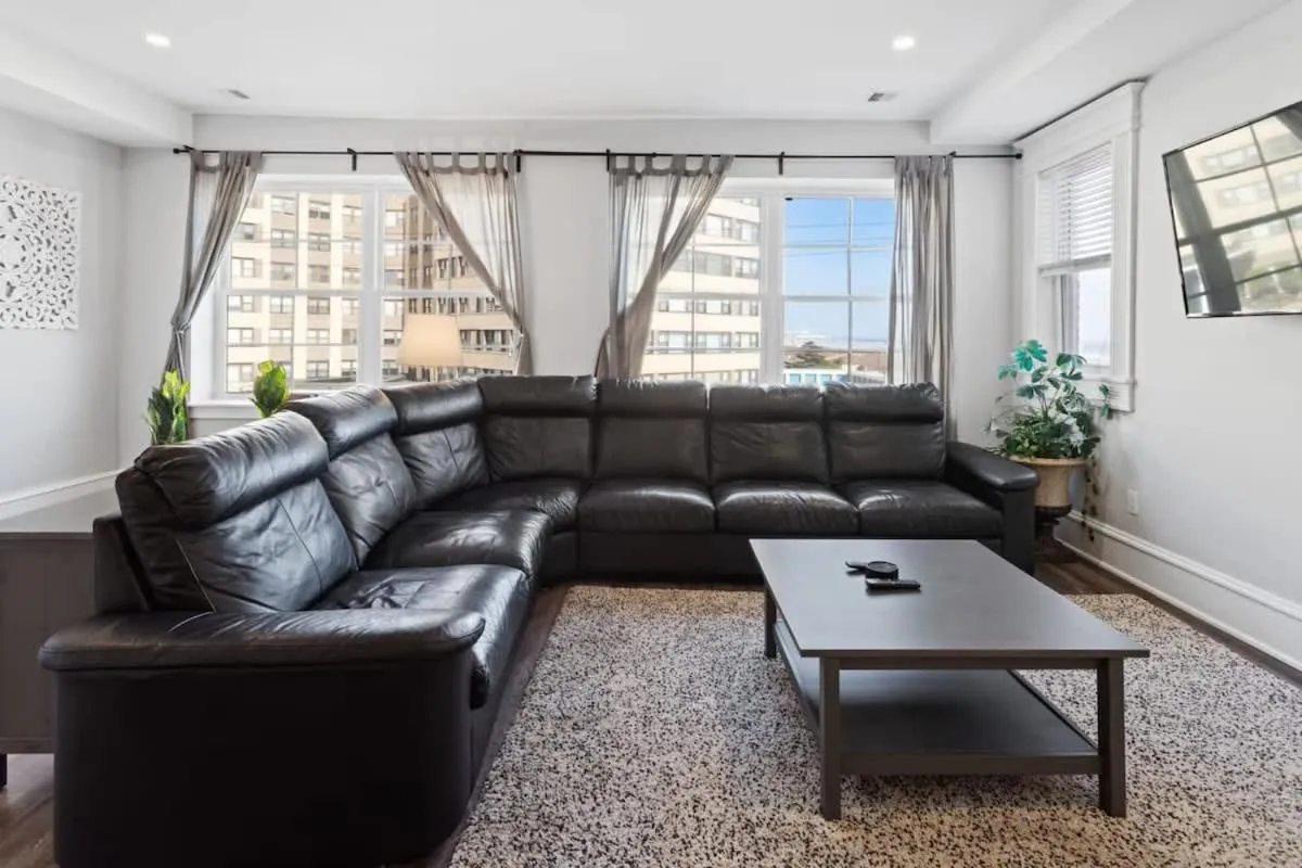 3 Beachfront Apts with 12BR 6BA in AC