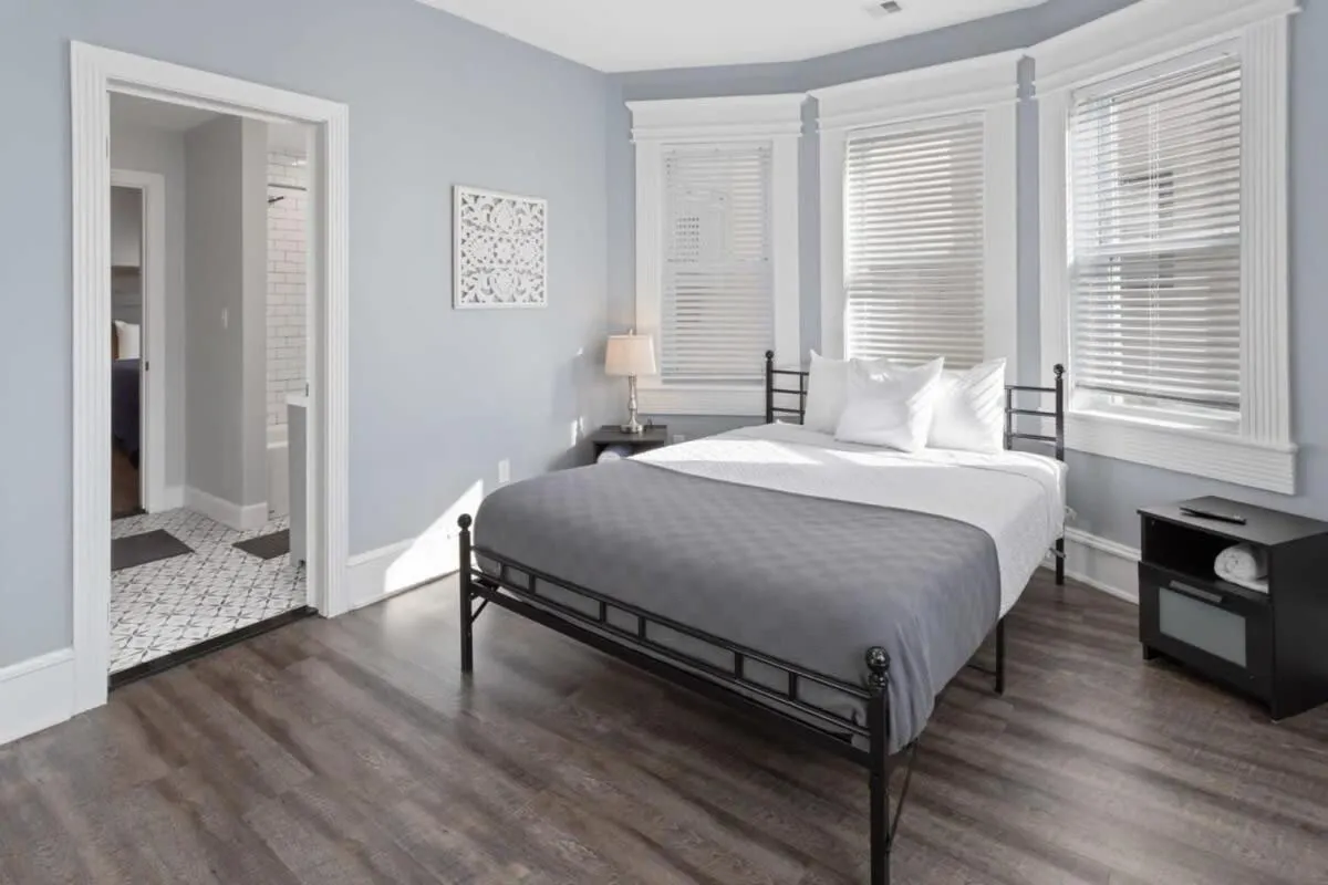 Bed in 3 Beachfront Apts with 12BR 6BA in AC