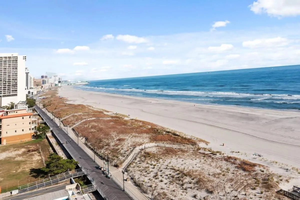 3 Beachfront Apts with 12BR 6BA in AC