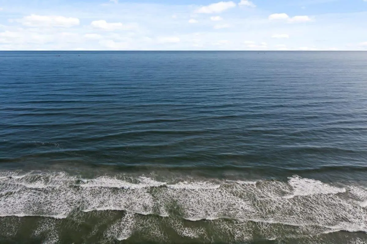 3 Beachfront Apts with 12BR 6BA in AC