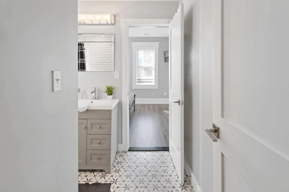 3 Beachfront Apts with 12BR 6BA in AC