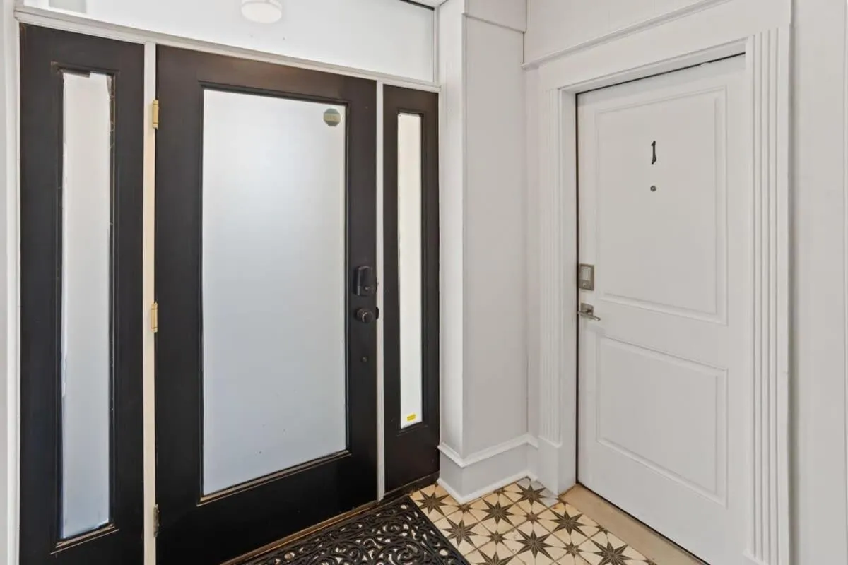 3 Beachfront Apts with 12BR 6BA in AC