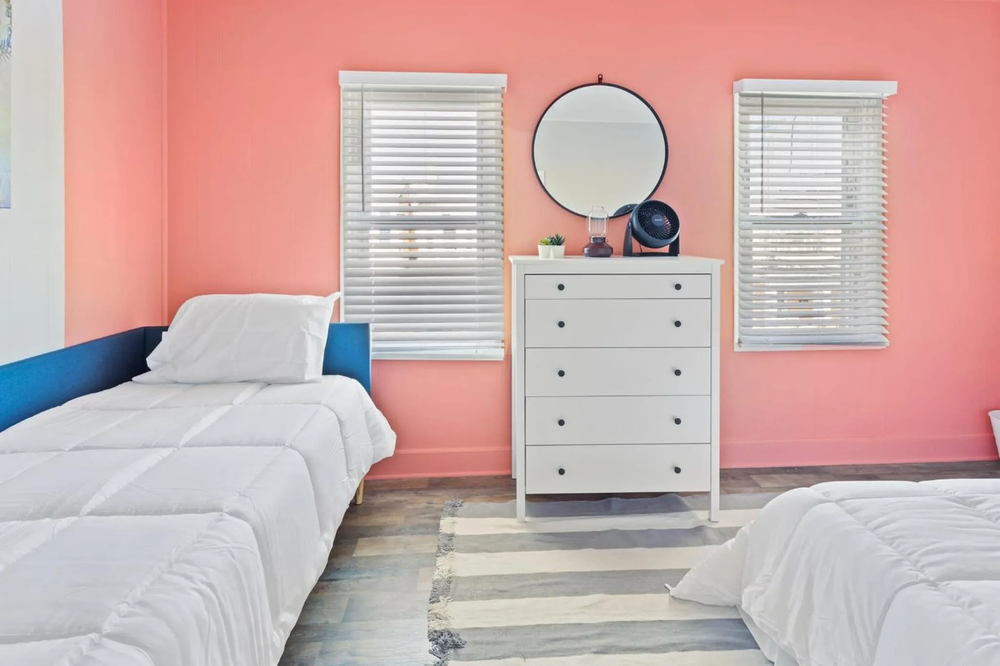 Bed in 9BR Beach Block House with 13 Beds in Central Atlantic City