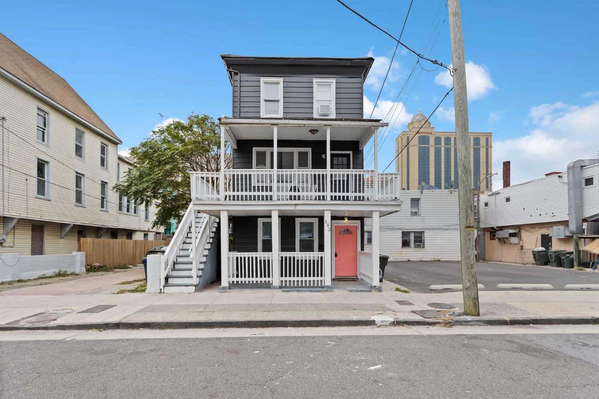 9BR Beach Block House with 13 Beds in Central Atlantic City
