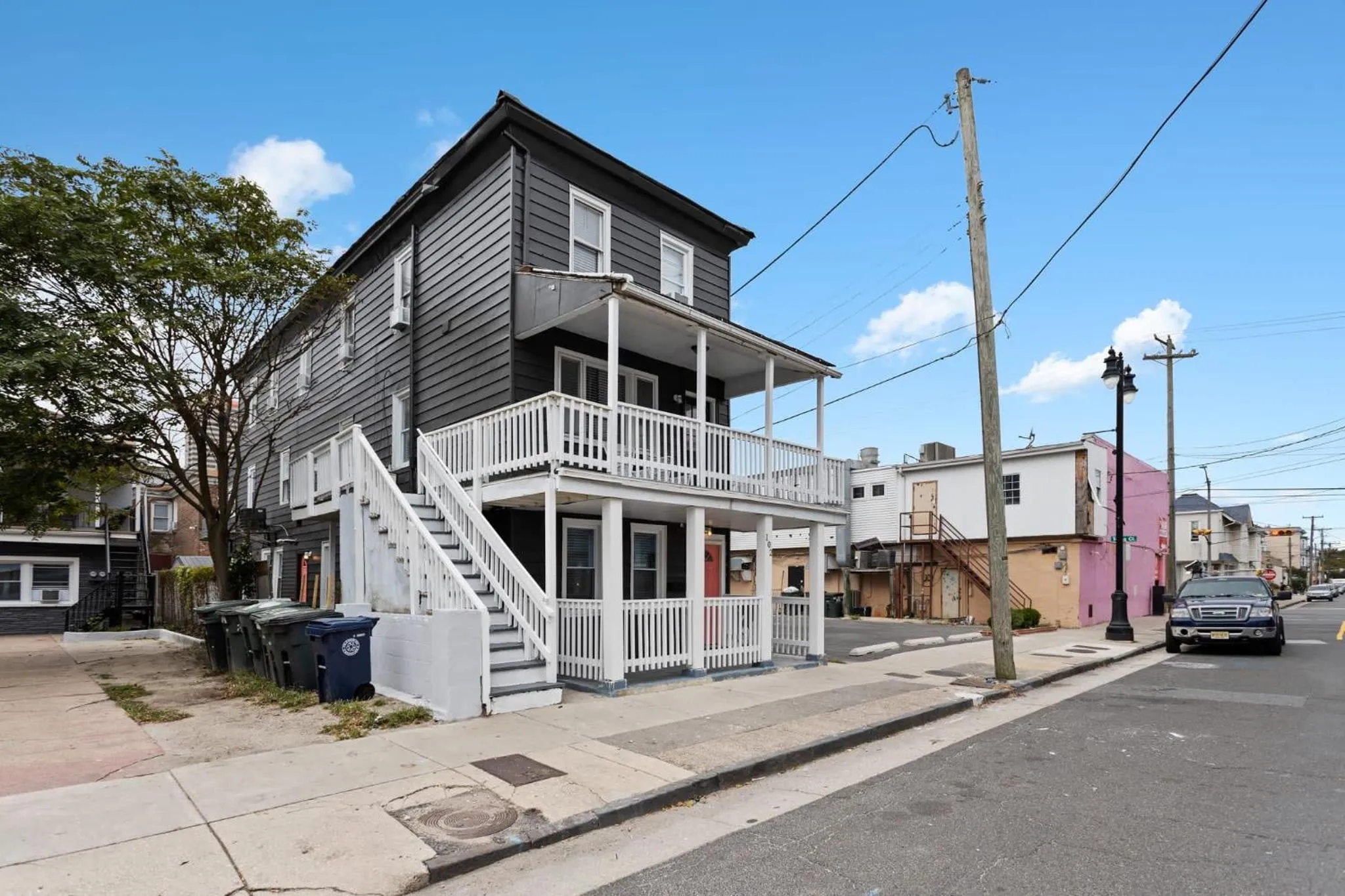 9BR Beach Block House with 13 Beds in Central Atlantic City