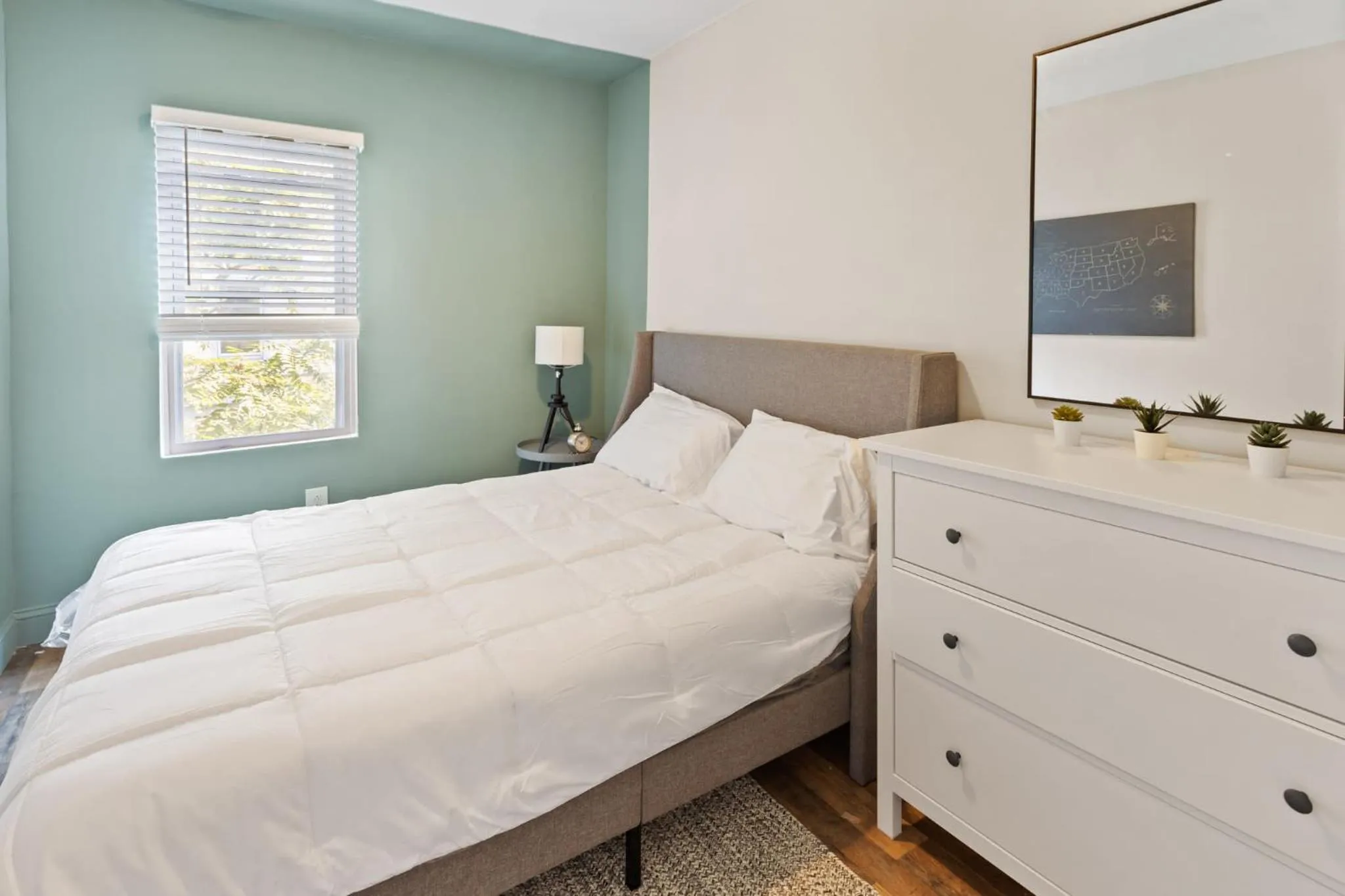 Bed in 9BR Beach Block House with 13 Beds in Central Atlantic City