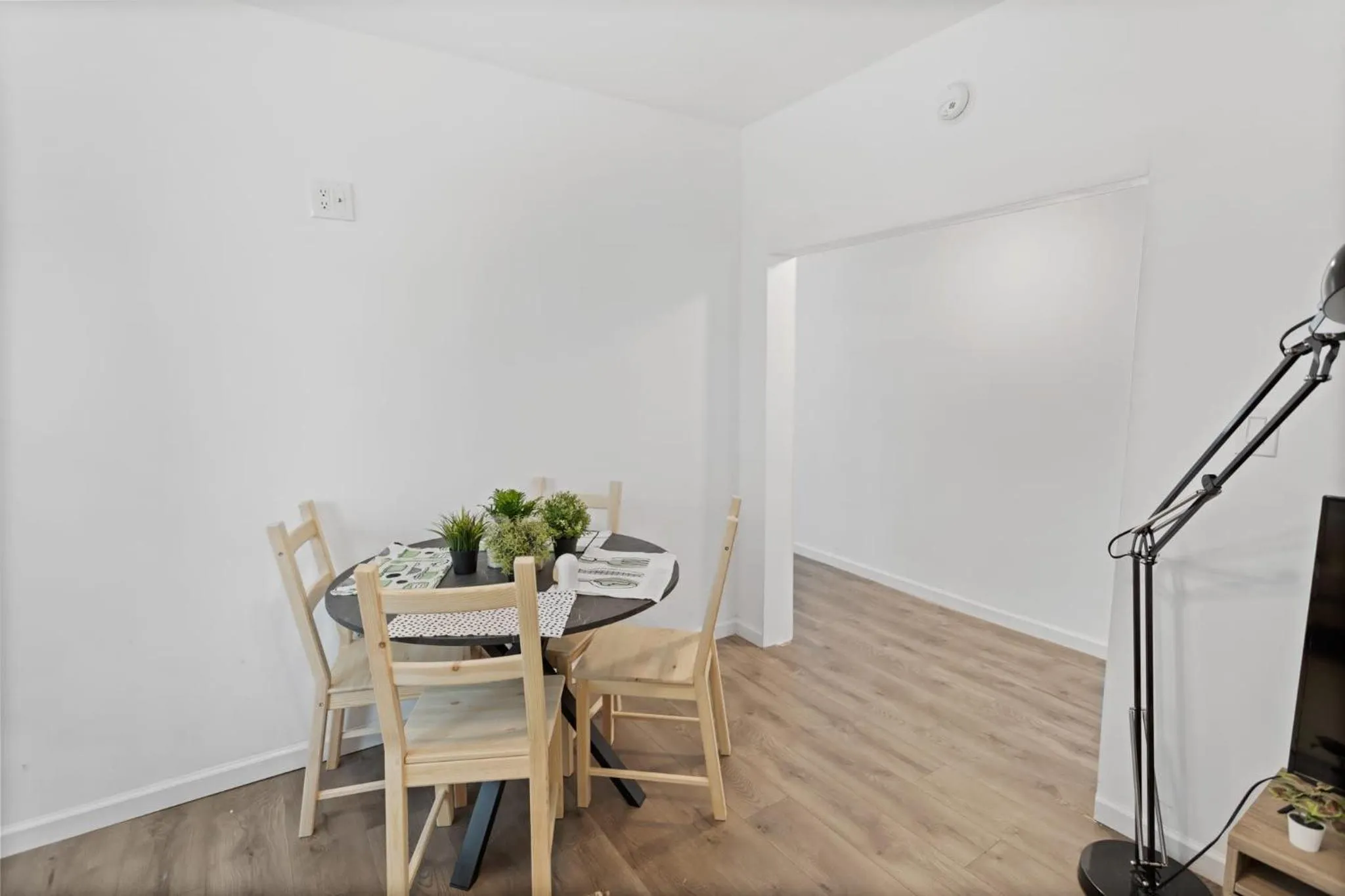 9BR Beach Block House with 13 Beds in Central Atlantic City