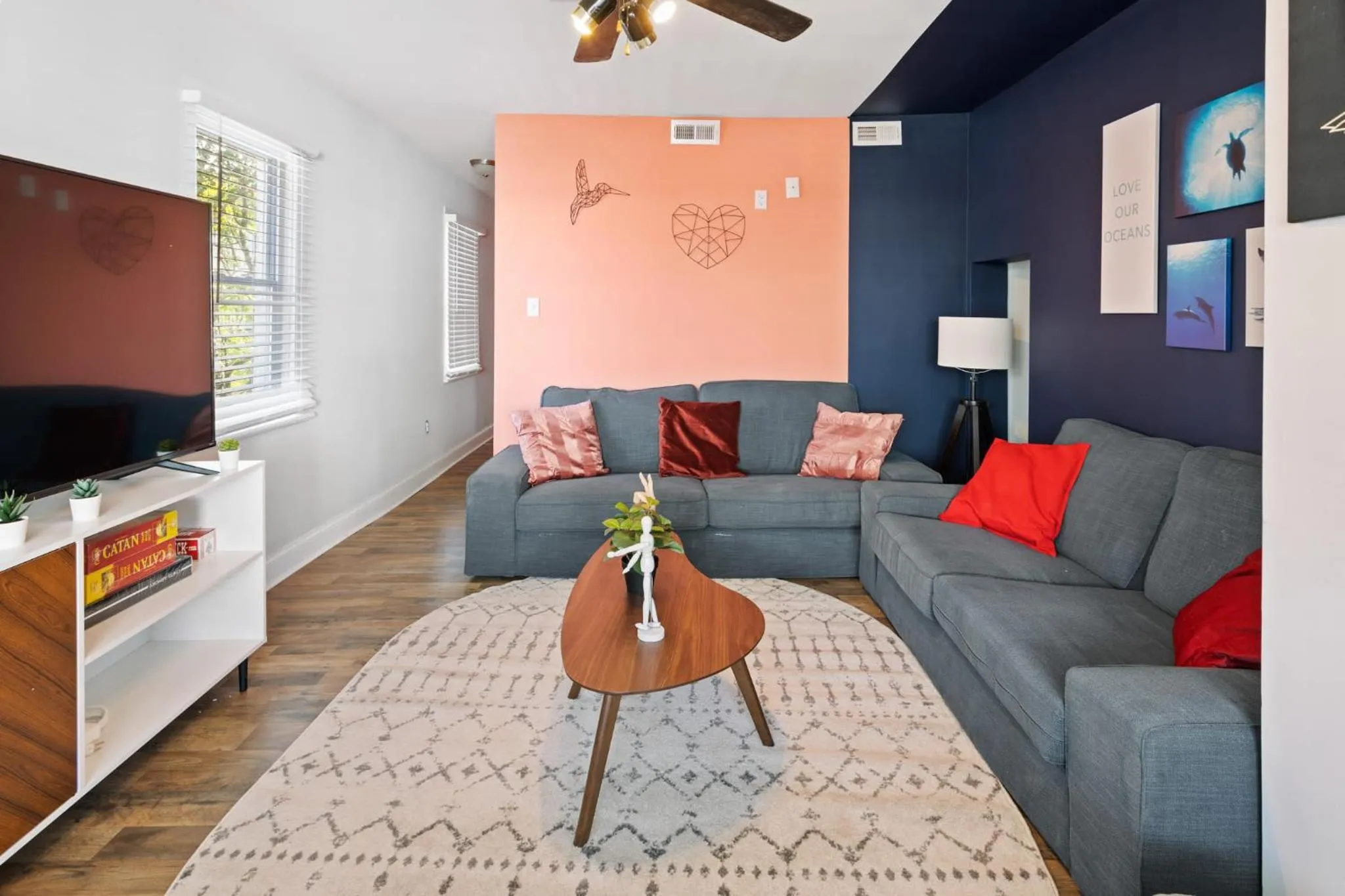 9BR Beach Block House with 13 Beds in Central Atlantic City