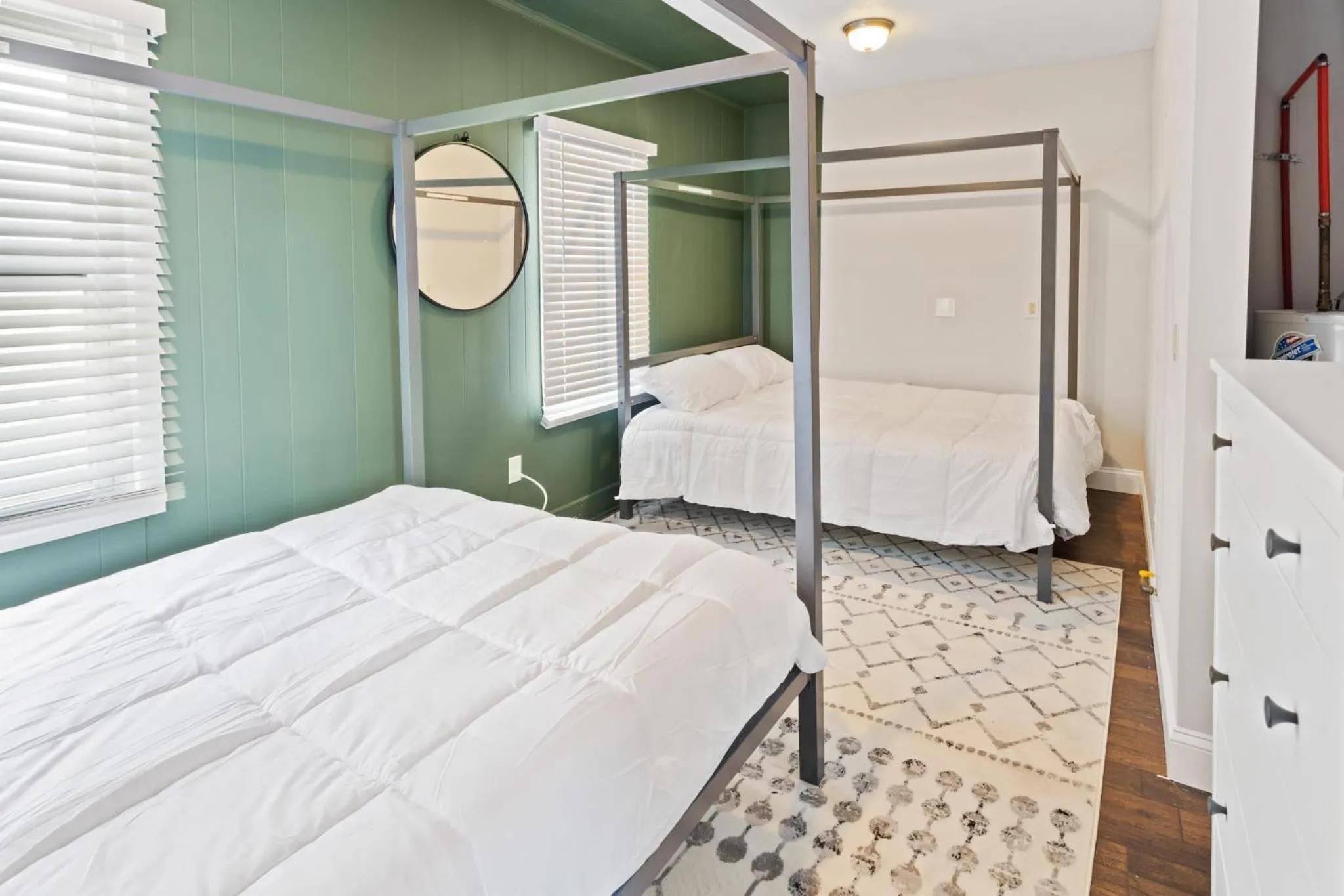 Bed in 9BR Beach Block House with 13 Beds in Central Atlantic City