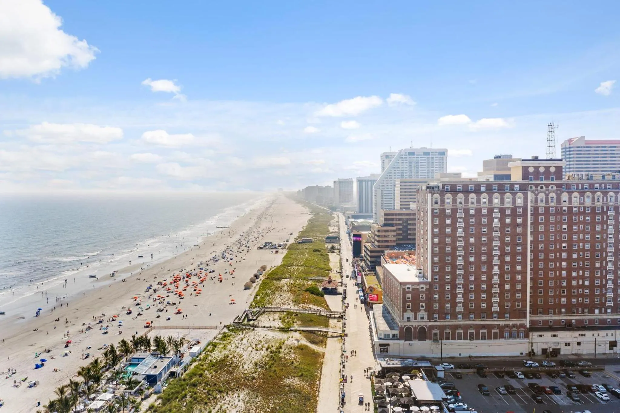 9BR Beach Block House with 13 Beds in Central Atlantic City