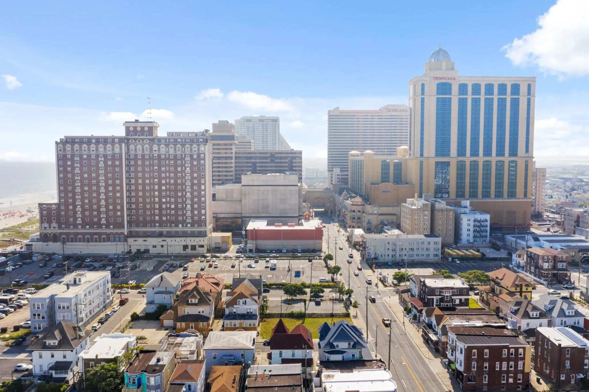 9BR Beach Block House with 13 Beds in Central Atlantic City