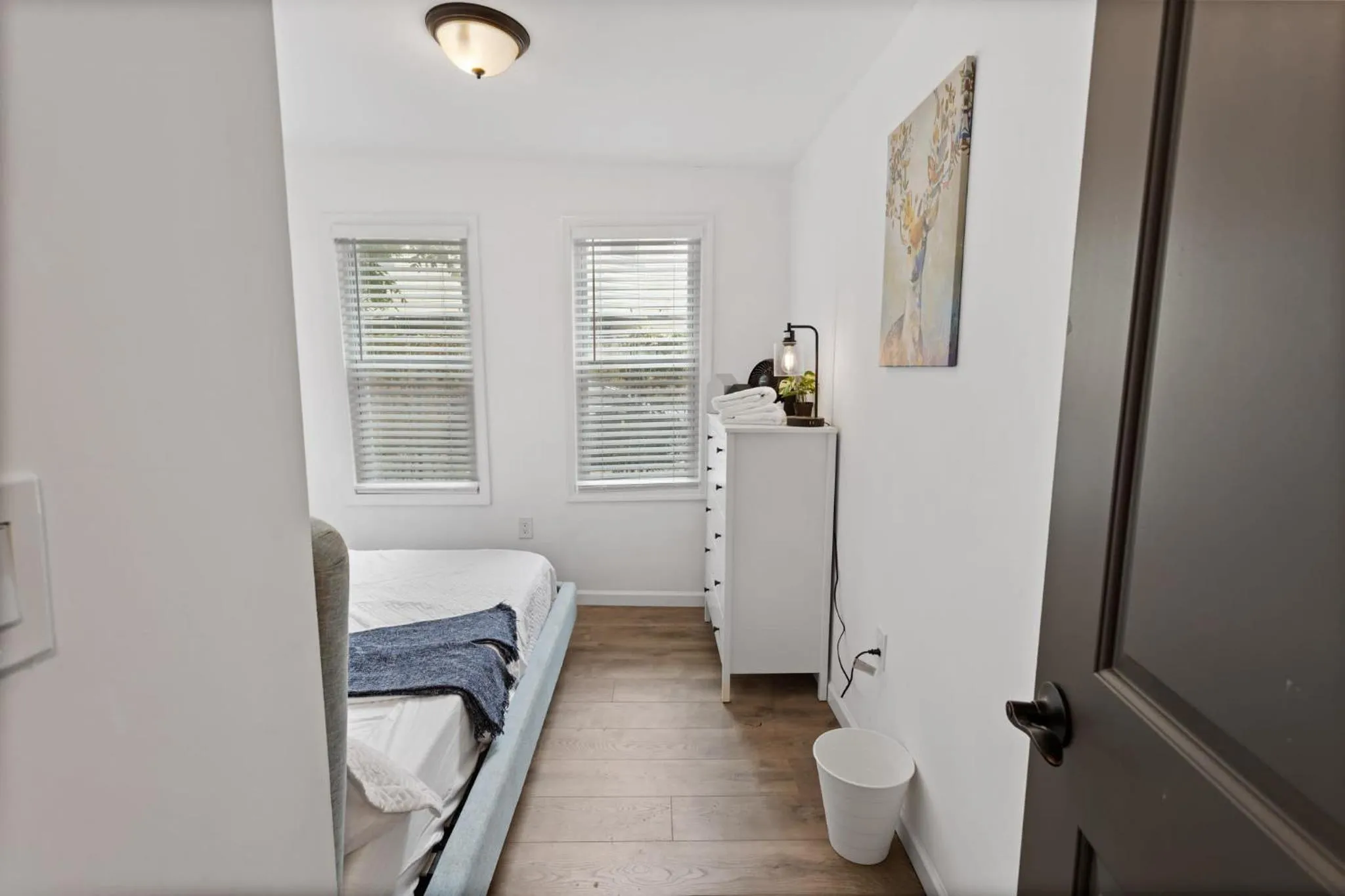 Bed in 9BR Beach Block House with 13 Beds in Central Atlantic City