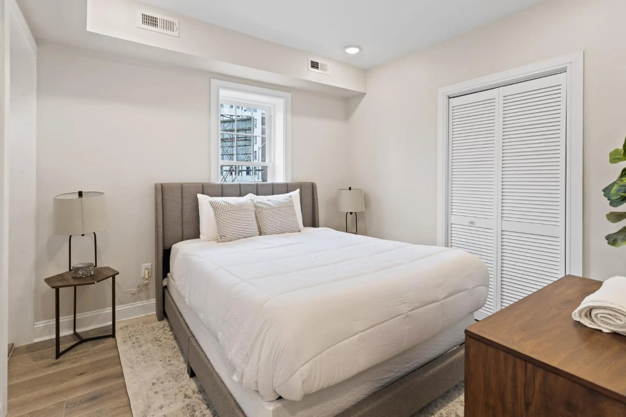 Bed in Loopin Around Atlantic City Luxe 5BR Townhouse in Orange Loop