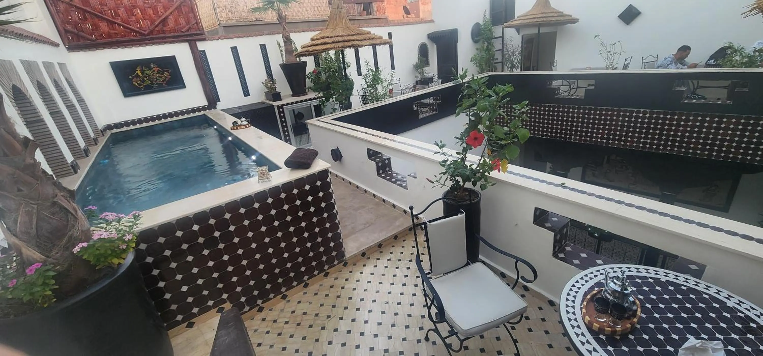 Restaurant/places to eat in Dar Najat